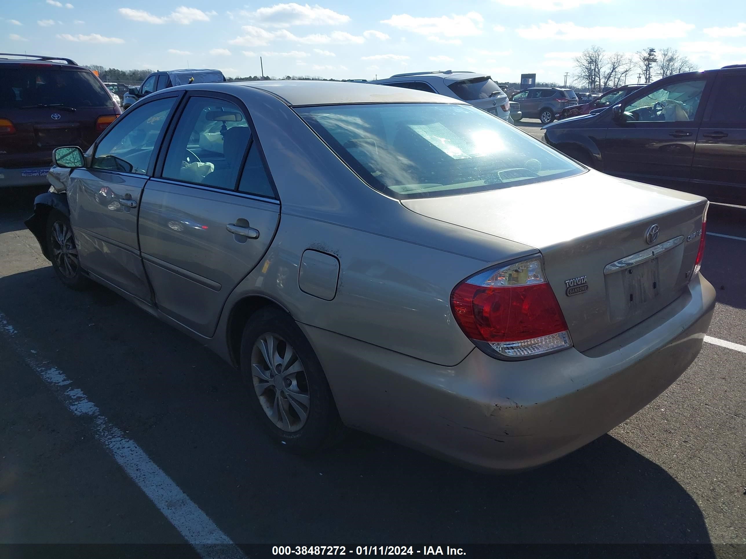 Photo 2 VIN: 4T1BF32K46U114698 - TOYOTA CAMRY 