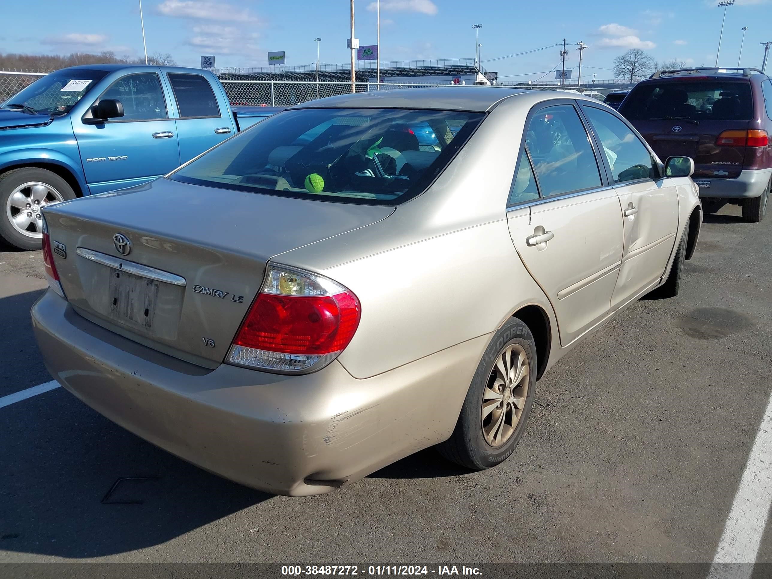 Photo 3 VIN: 4T1BF32K46U114698 - TOYOTA CAMRY 