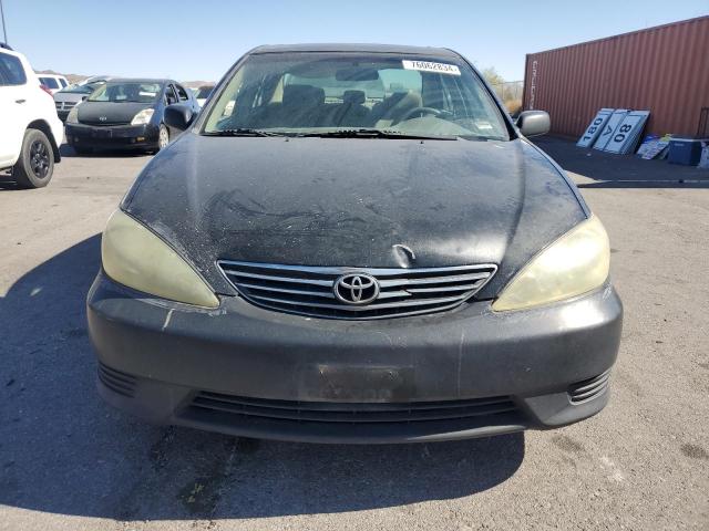 Photo 4 VIN: 4T1BF32K55U082682 - TOYOTA CAMRY LE 