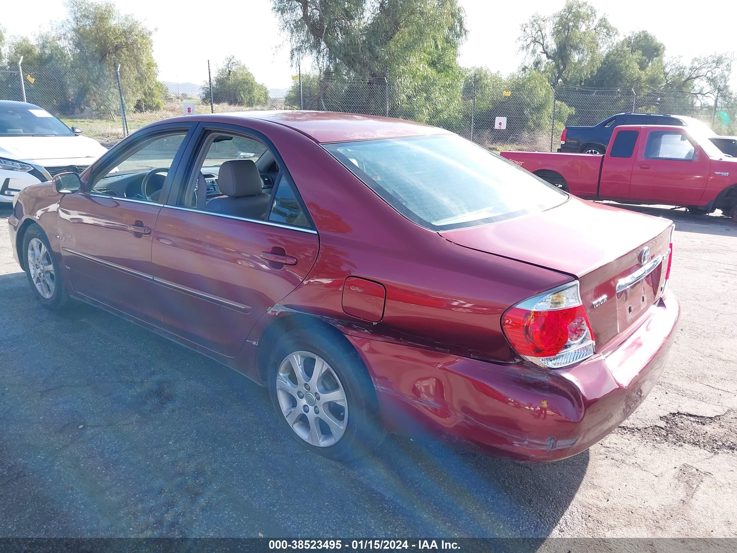 Photo 2 VIN: 4T1BF32K55U098364 - TOYOTA CAMRY 