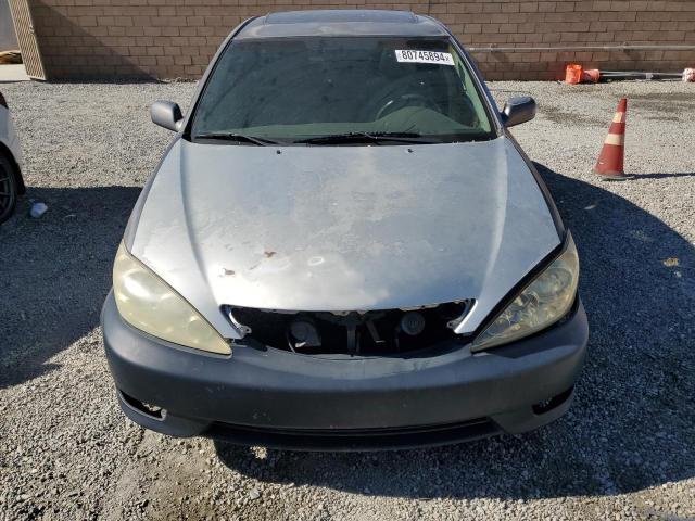 Photo 4 VIN: 4T1BF32K55U611810 - TOYOTA CAMRY LE 