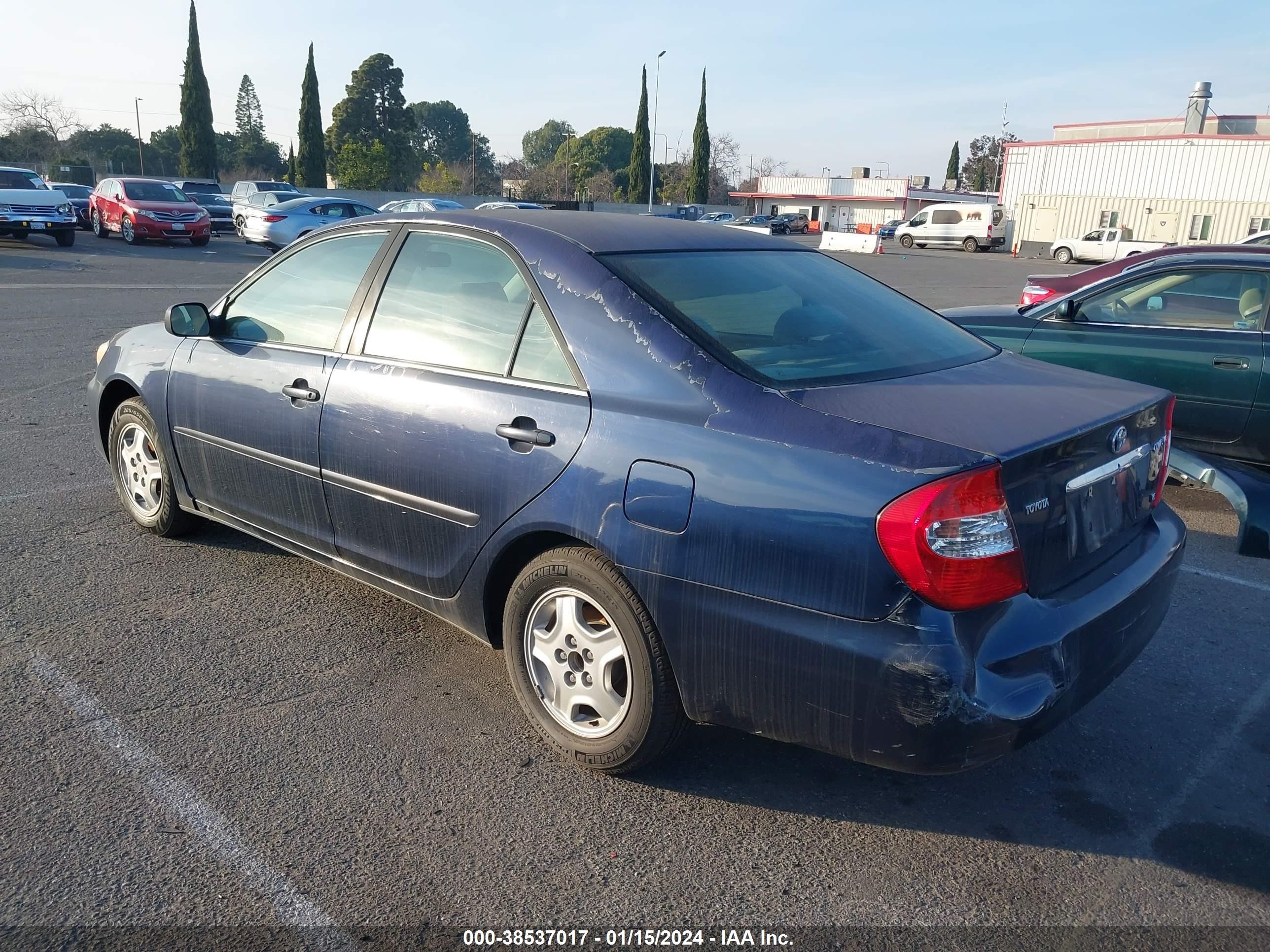 Photo 2 VIN: 4T1BF32K62U518936 - TOYOTA CAMRY 