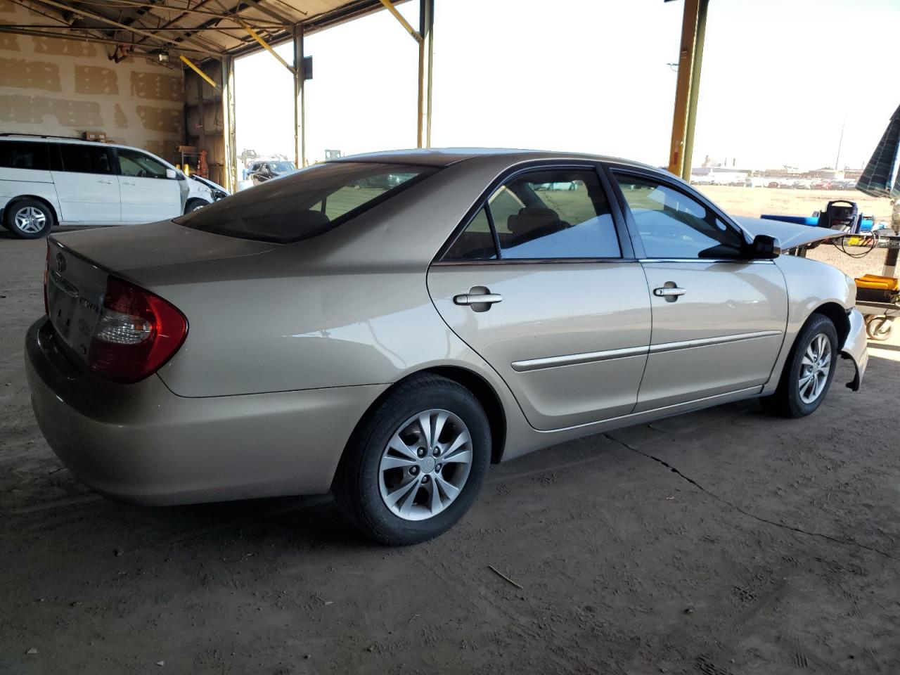 Photo 2 VIN: 4T1BF32K64U570229 - TOYOTA CAMRY 