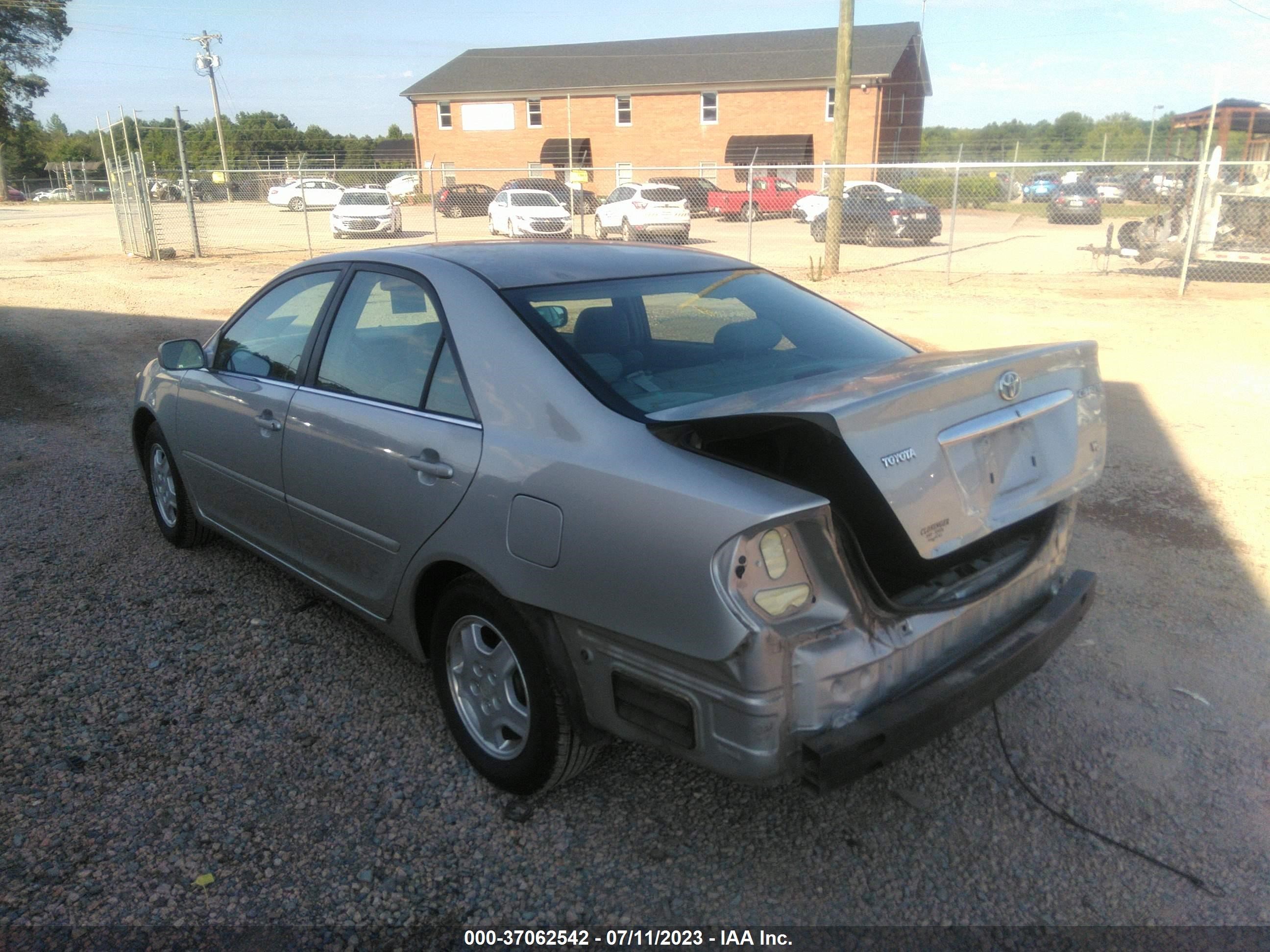 Photo 2 VIN: 4T1BF32K72U532022 - TOYOTA CAMRY 