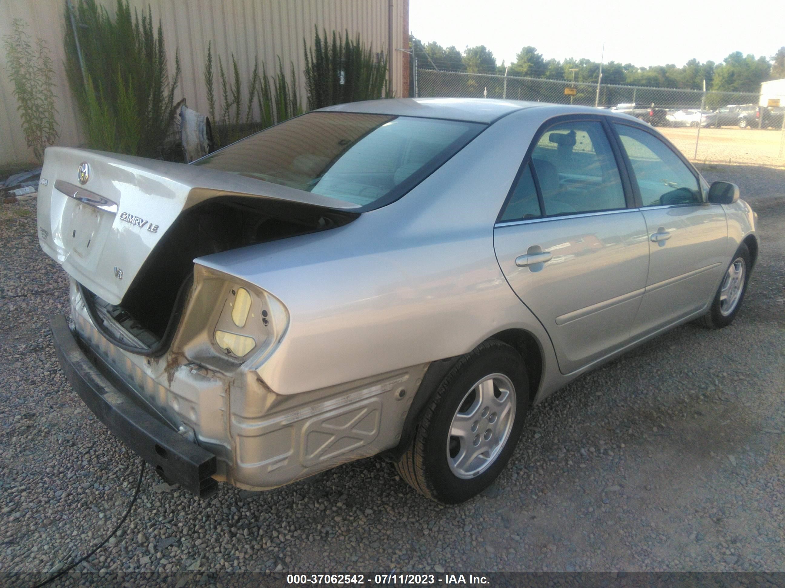 Photo 3 VIN: 4T1BF32K72U532022 - TOYOTA CAMRY 