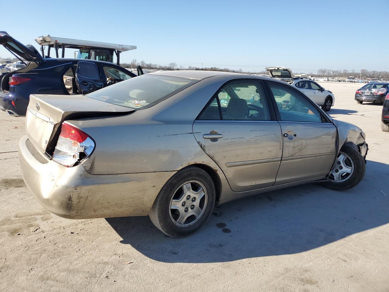 Photo 2 VIN: 4T1BF32K83U046532 - TOYOTA CAMRY 