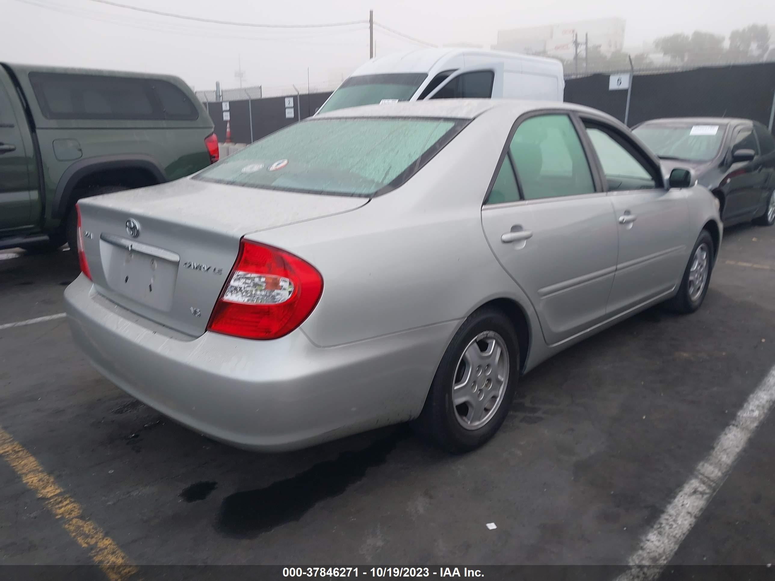 Photo 3 VIN: 4T1BF32K83U047289 - TOYOTA CAMRY 