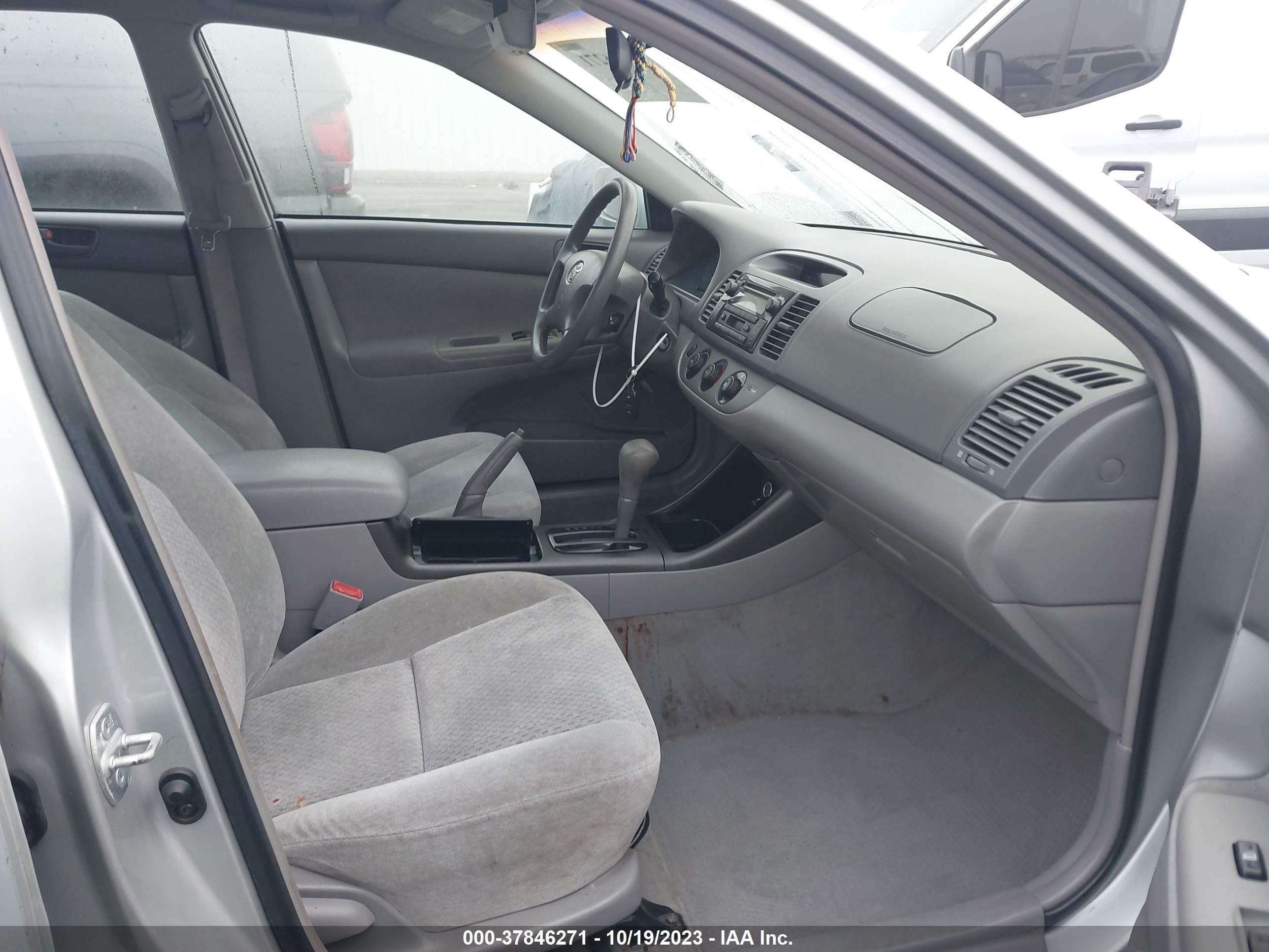 Photo 4 VIN: 4T1BF32K83U047289 - TOYOTA CAMRY 