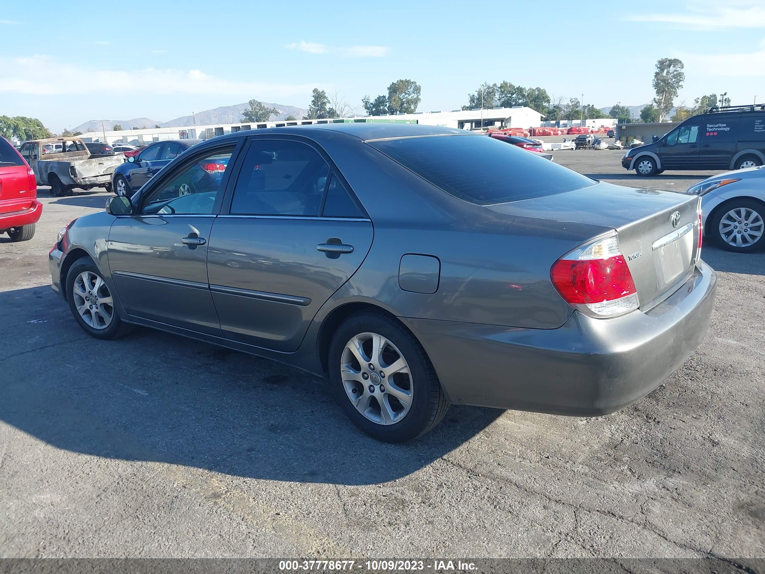 Photo 2 VIN: 4T1BF32K85U591889 - TOYOTA CAMRY 