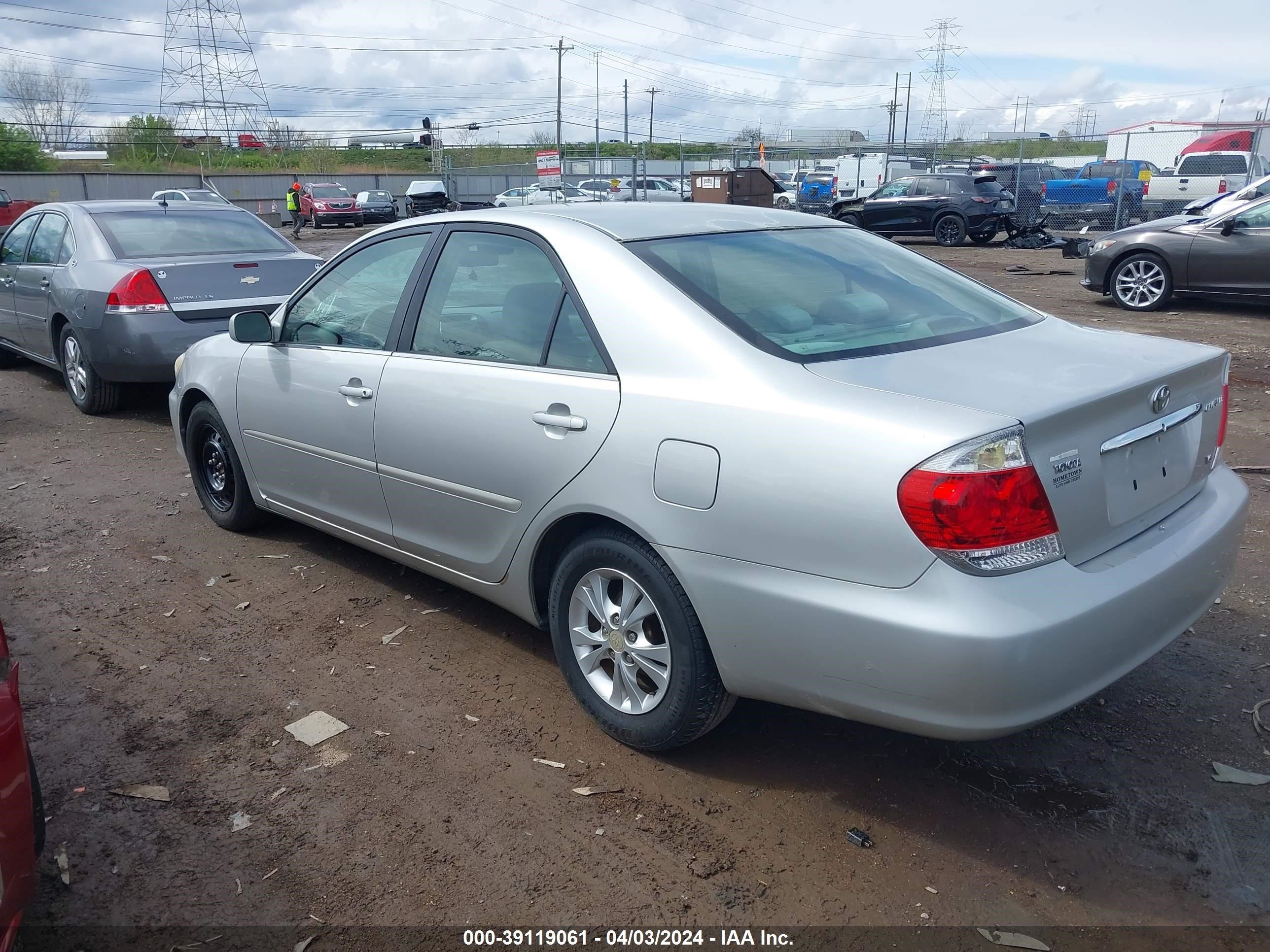 Photo 2 VIN: 4T1BF32K95U612958 - TOYOTA CAMRY 