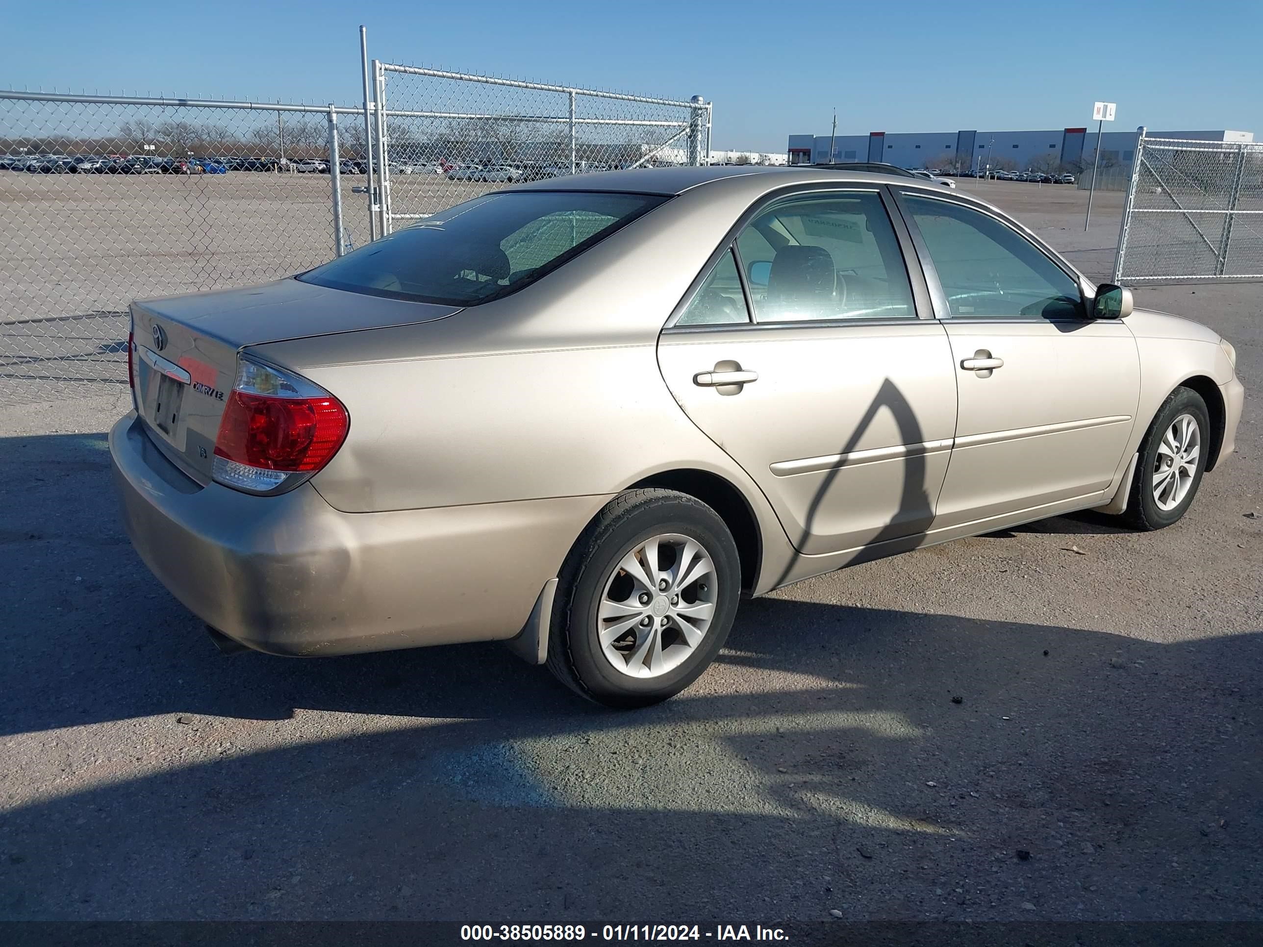 Photo 3 VIN: 4T1BF32K96U116172 - TOYOTA CAMRY 