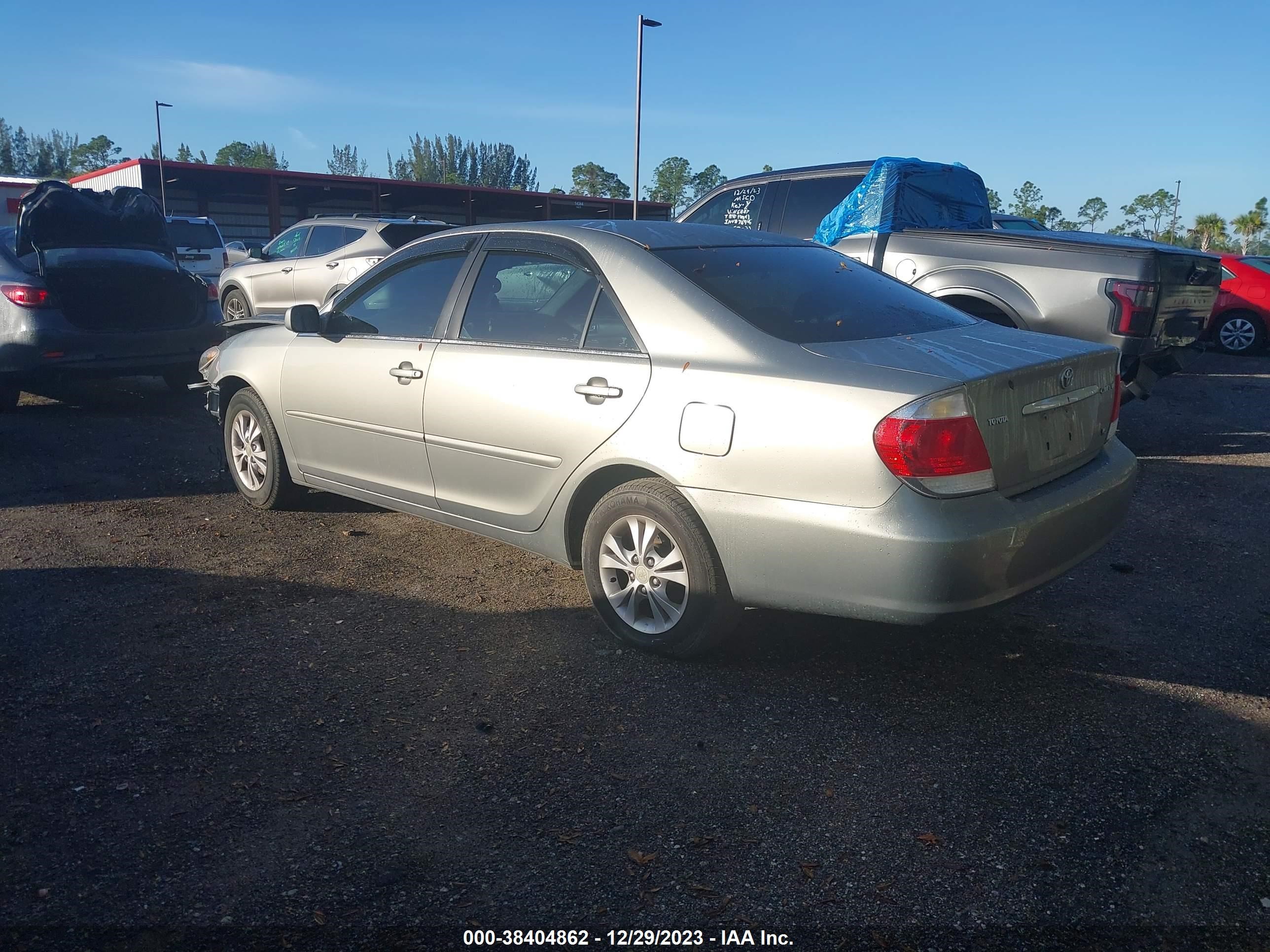 Photo 2 VIN: 4T1BF32K96U622147 - TOYOTA CAMRY 