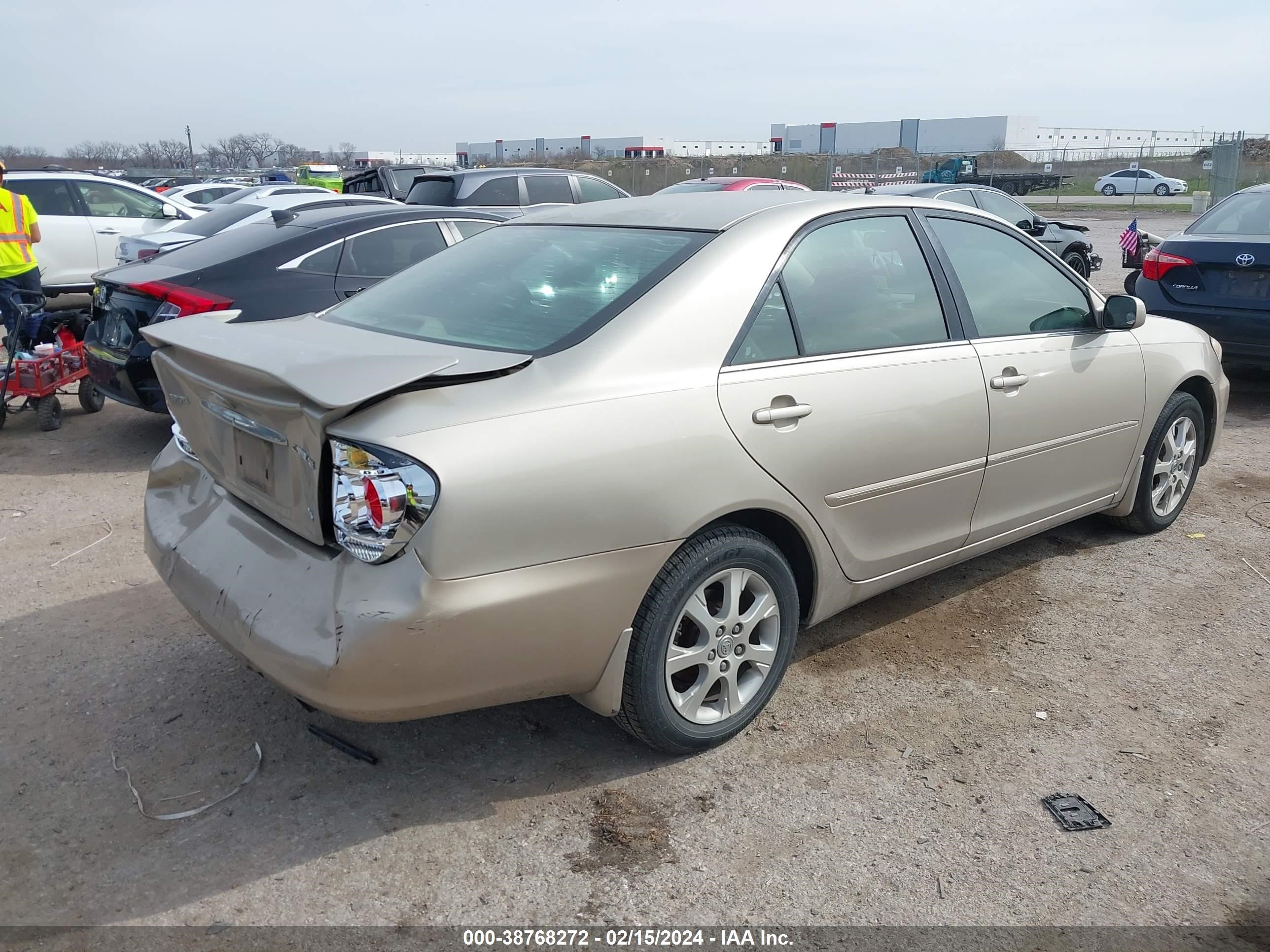 Photo 3 VIN: 4T1BF32KX5U612709 - TOYOTA CAMRY 