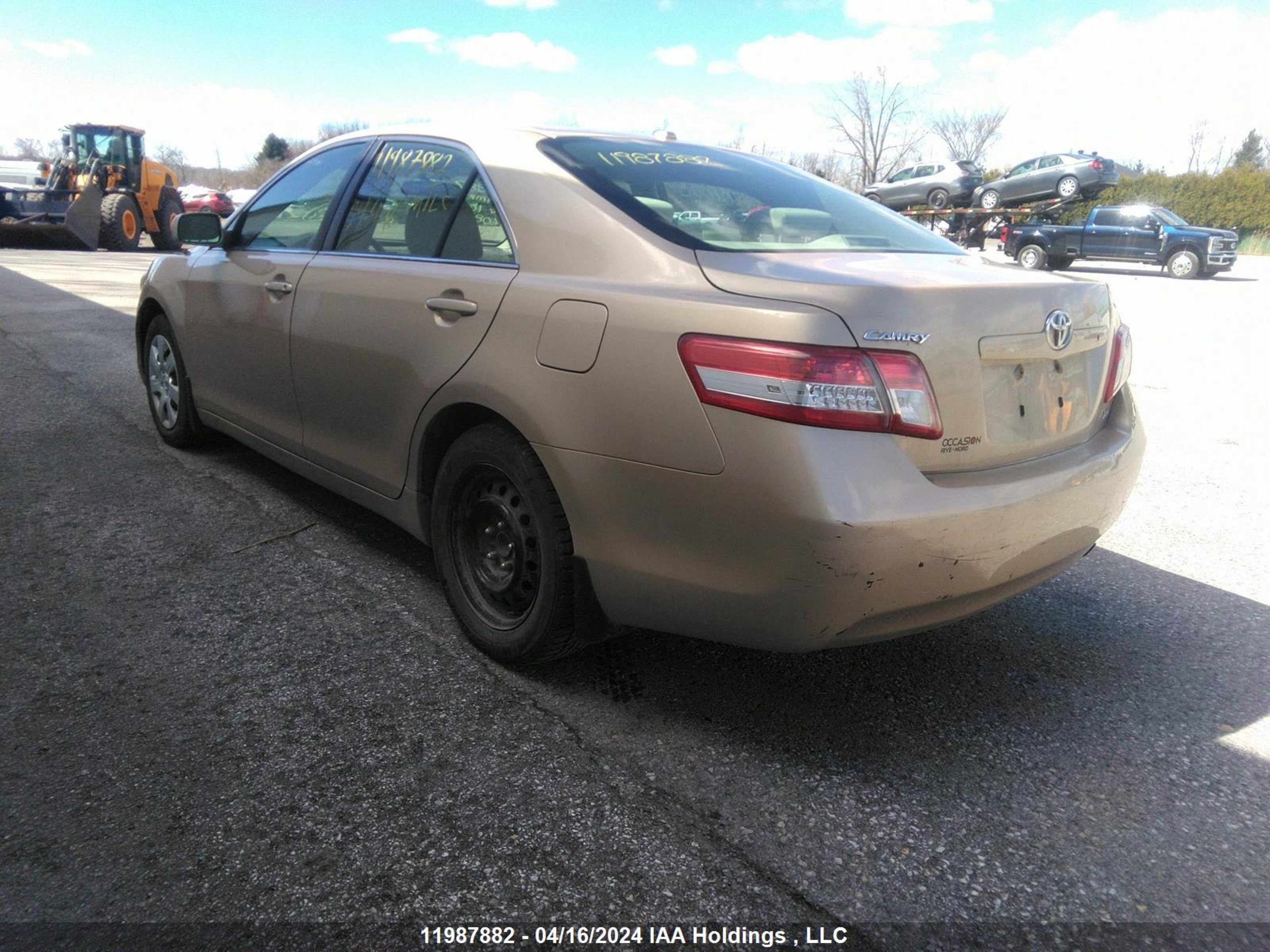 Photo 2 VIN: 4T1BF3EK0AU105047 - TOYOTA CAMRY 