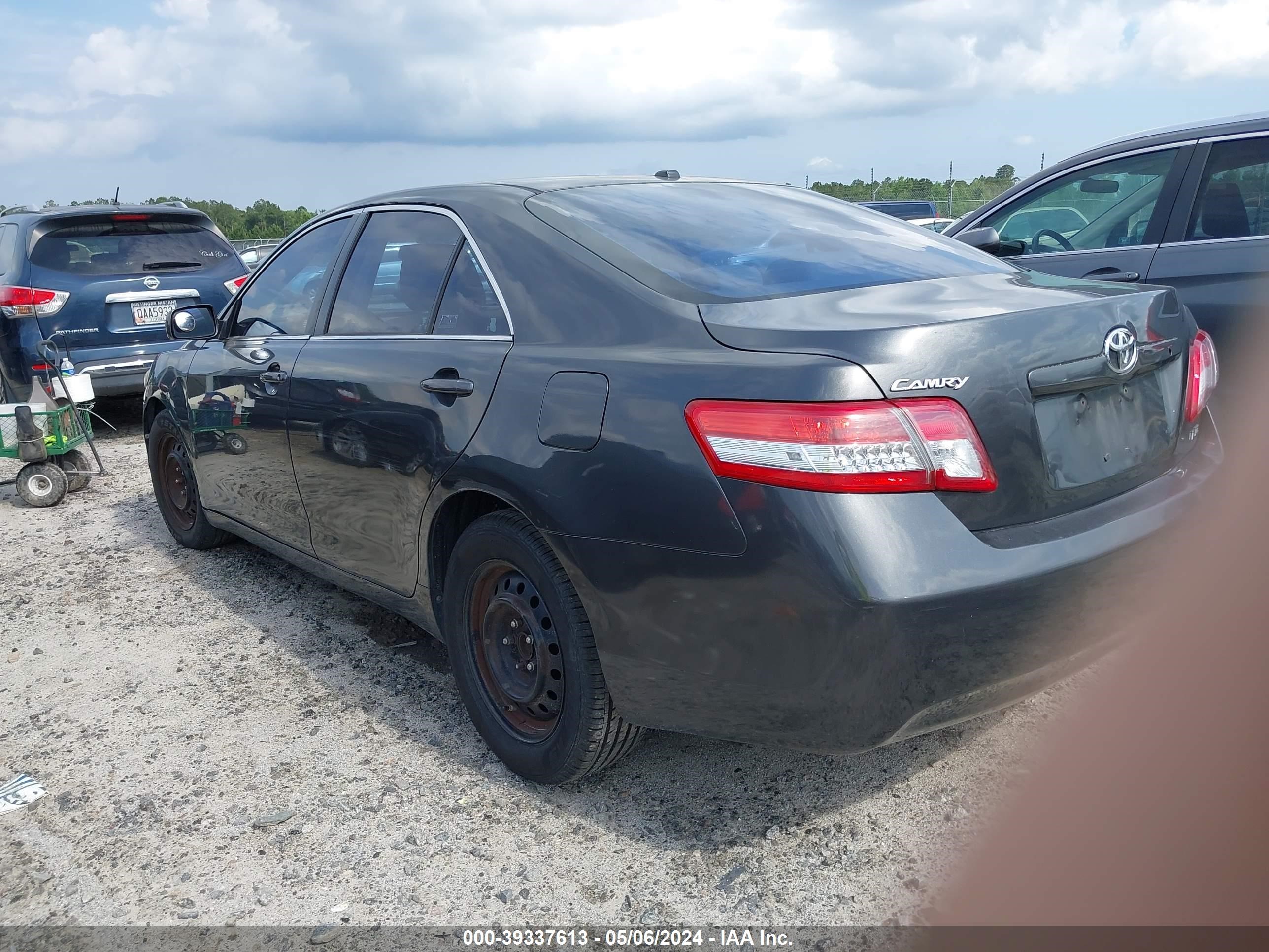 Photo 2 VIN: 4T1BF3EK0BU133108 - TOYOTA CAMRY 