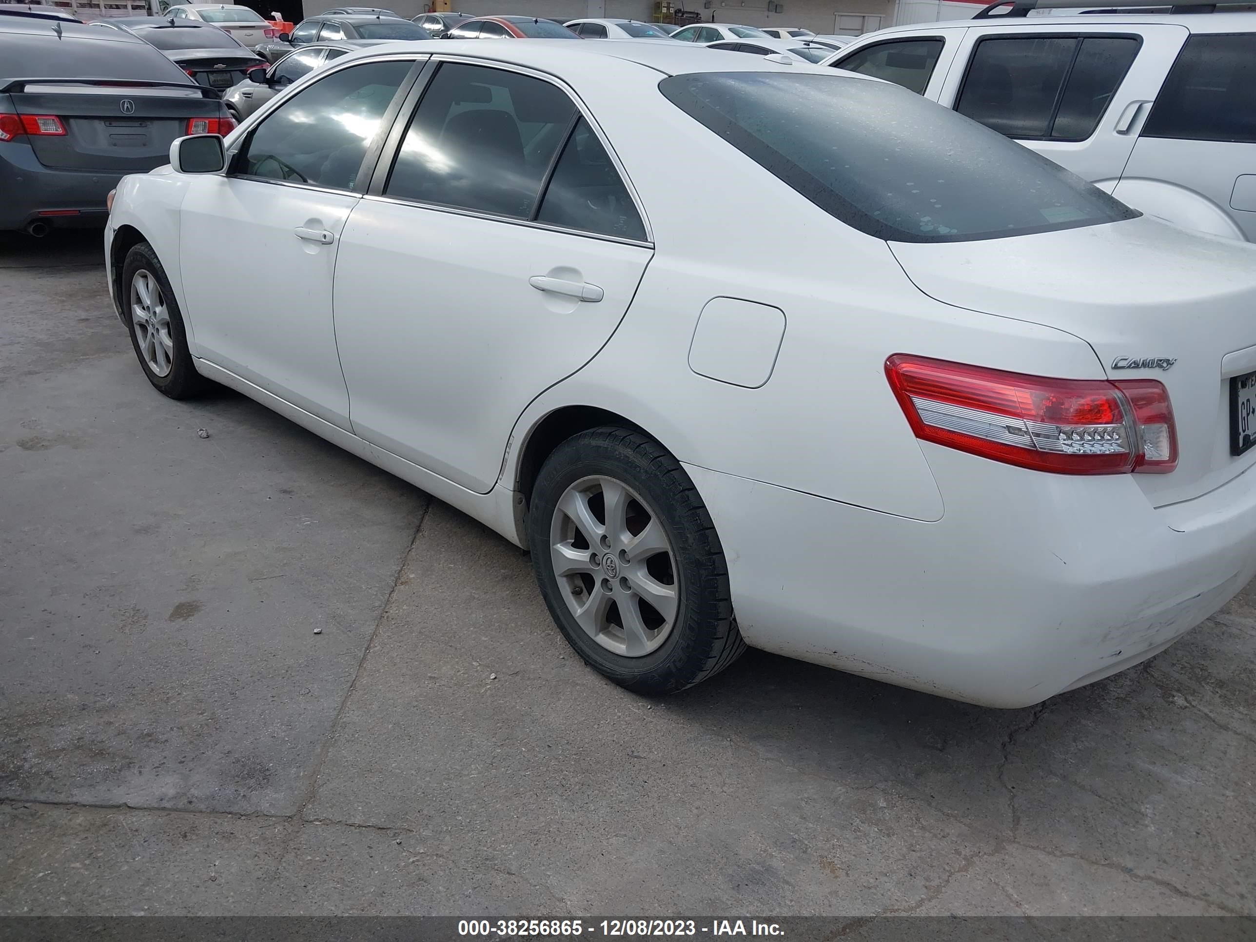 Photo 2 VIN: 4T1BF3EK0BU633396 - TOYOTA CAMRY 