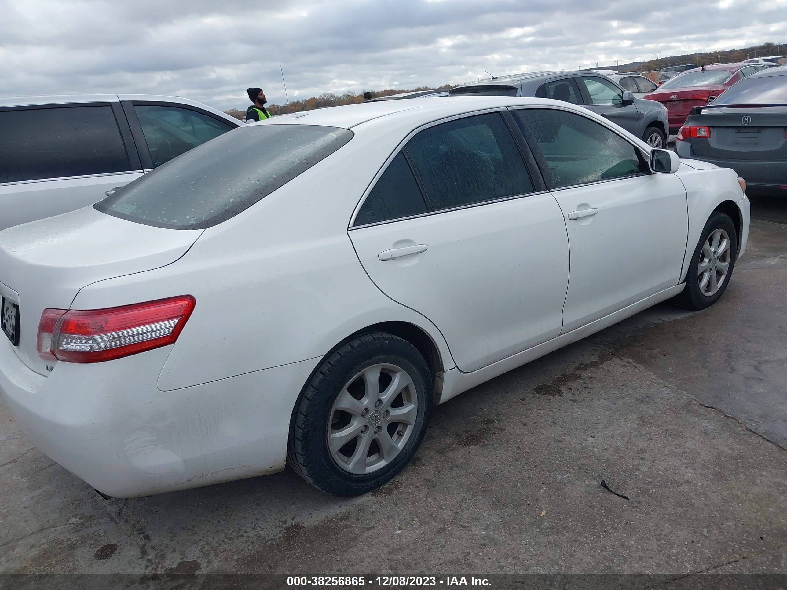 Photo 3 VIN: 4T1BF3EK0BU633396 - TOYOTA CAMRY 