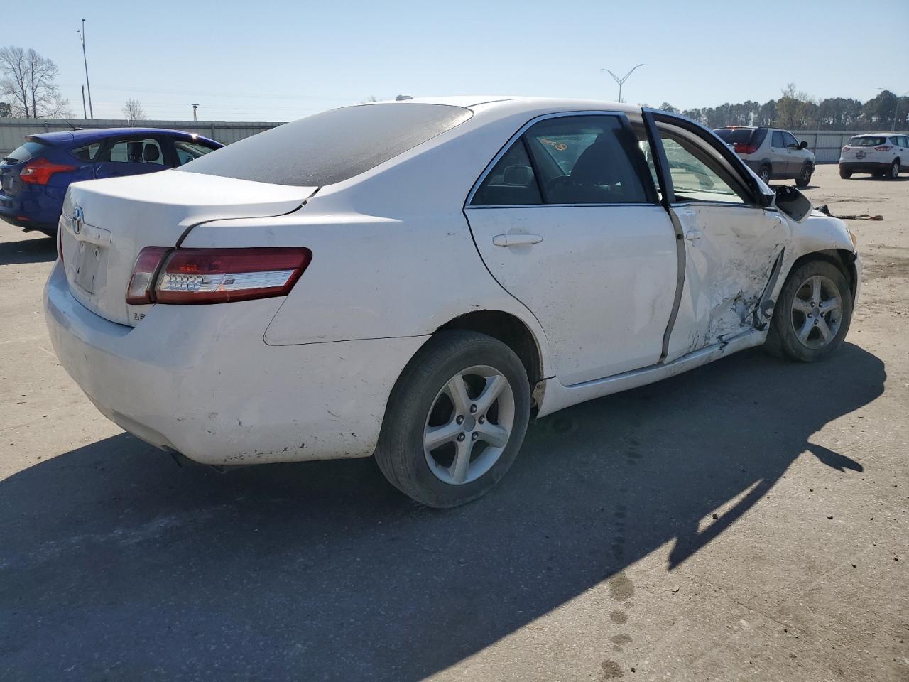 Photo 2 VIN: 4T1BF3EK0BU721297 - TOYOTA CAMRY 