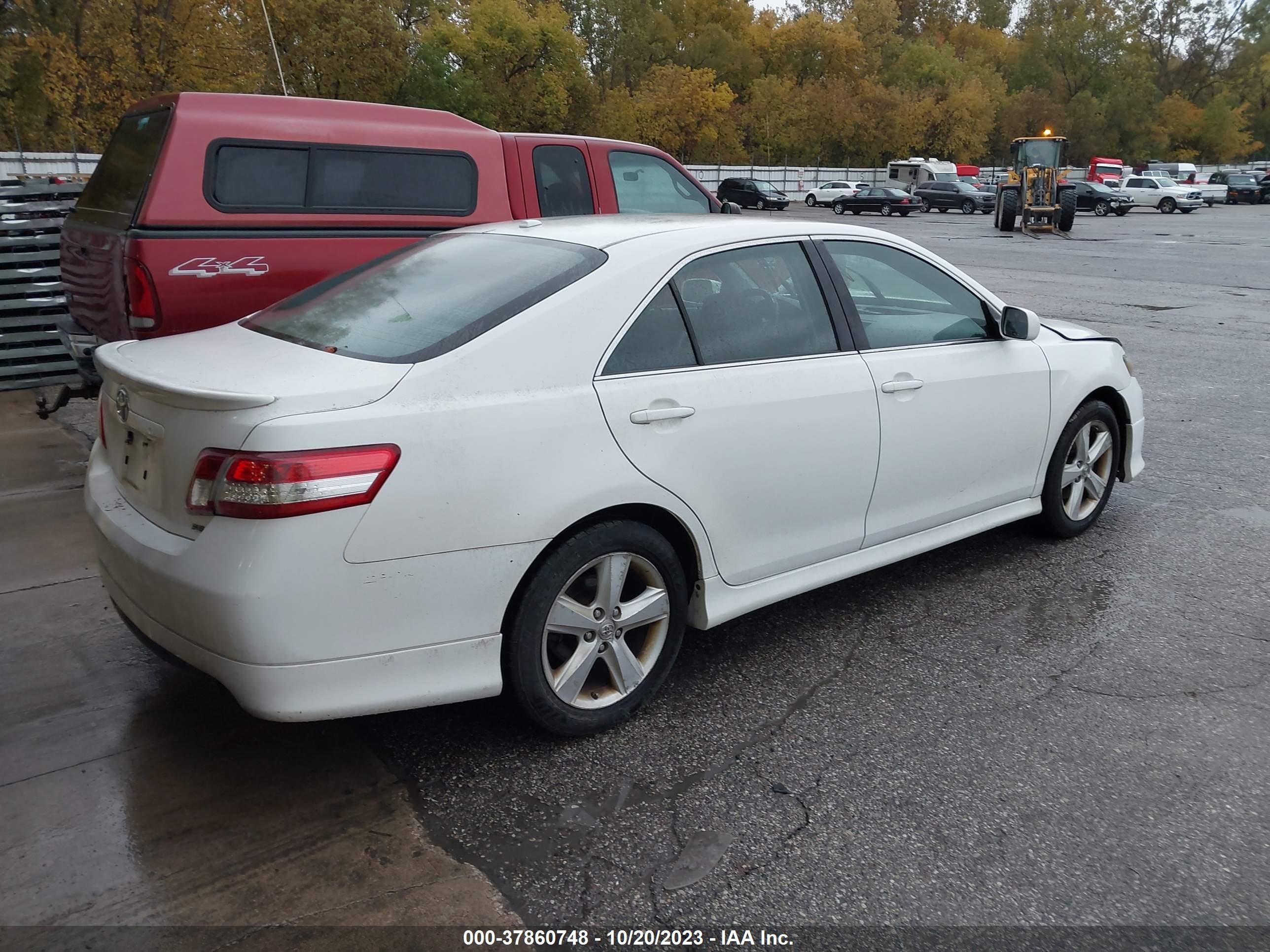 Photo 3 VIN: 4T1BF3EK0BU743669 - TOYOTA CAMRY 