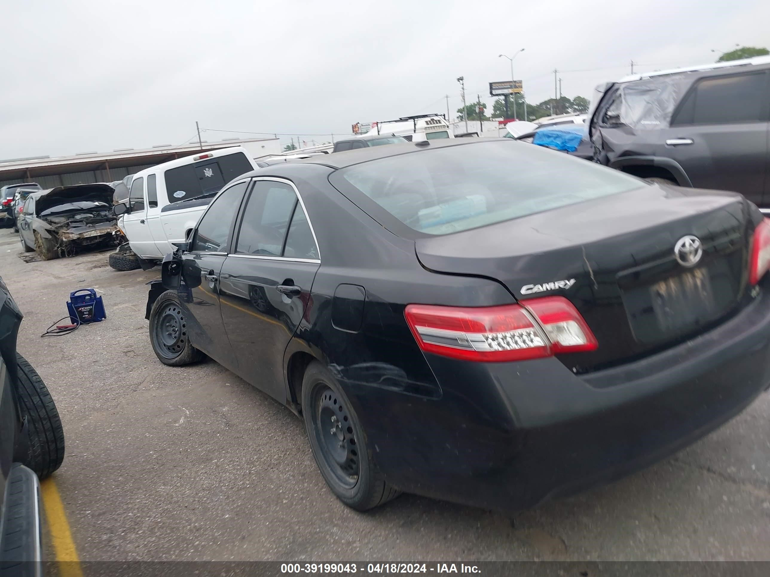 Photo 2 VIN: 4T1BF3EK1AU008665 - TOYOTA CAMRY 