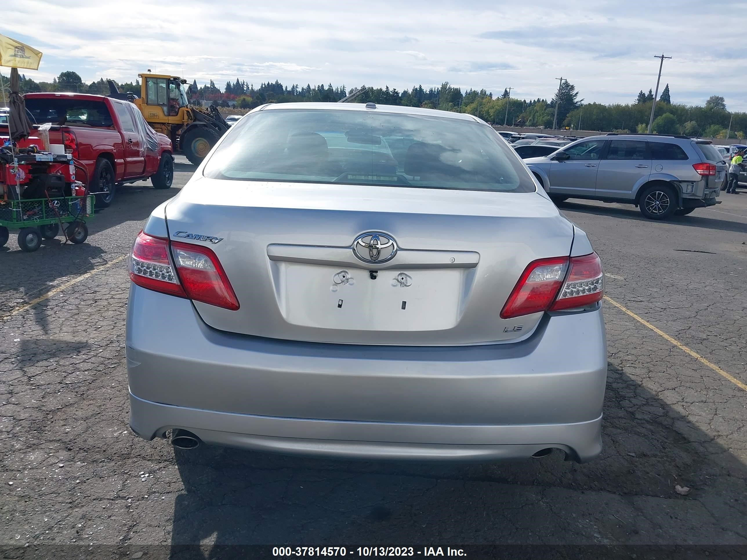 Photo 16 VIN: 4T1BF3EK1AU018418 - TOYOTA CAMRY 