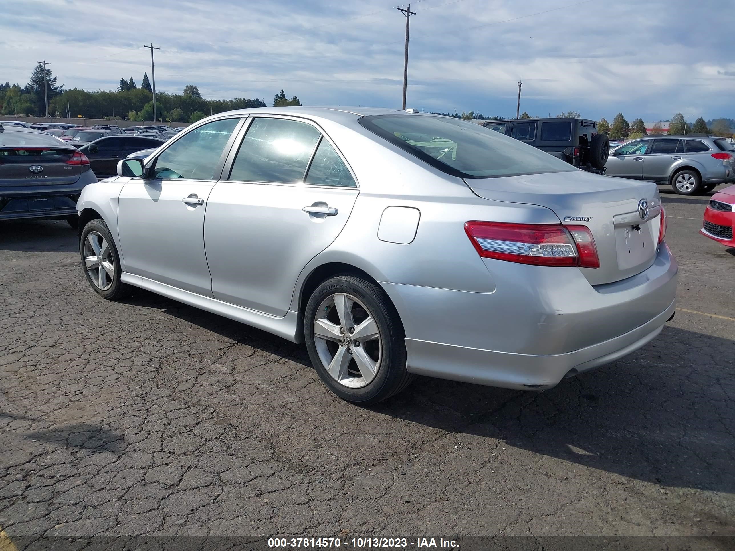 Photo 2 VIN: 4T1BF3EK1AU018418 - TOYOTA CAMRY 