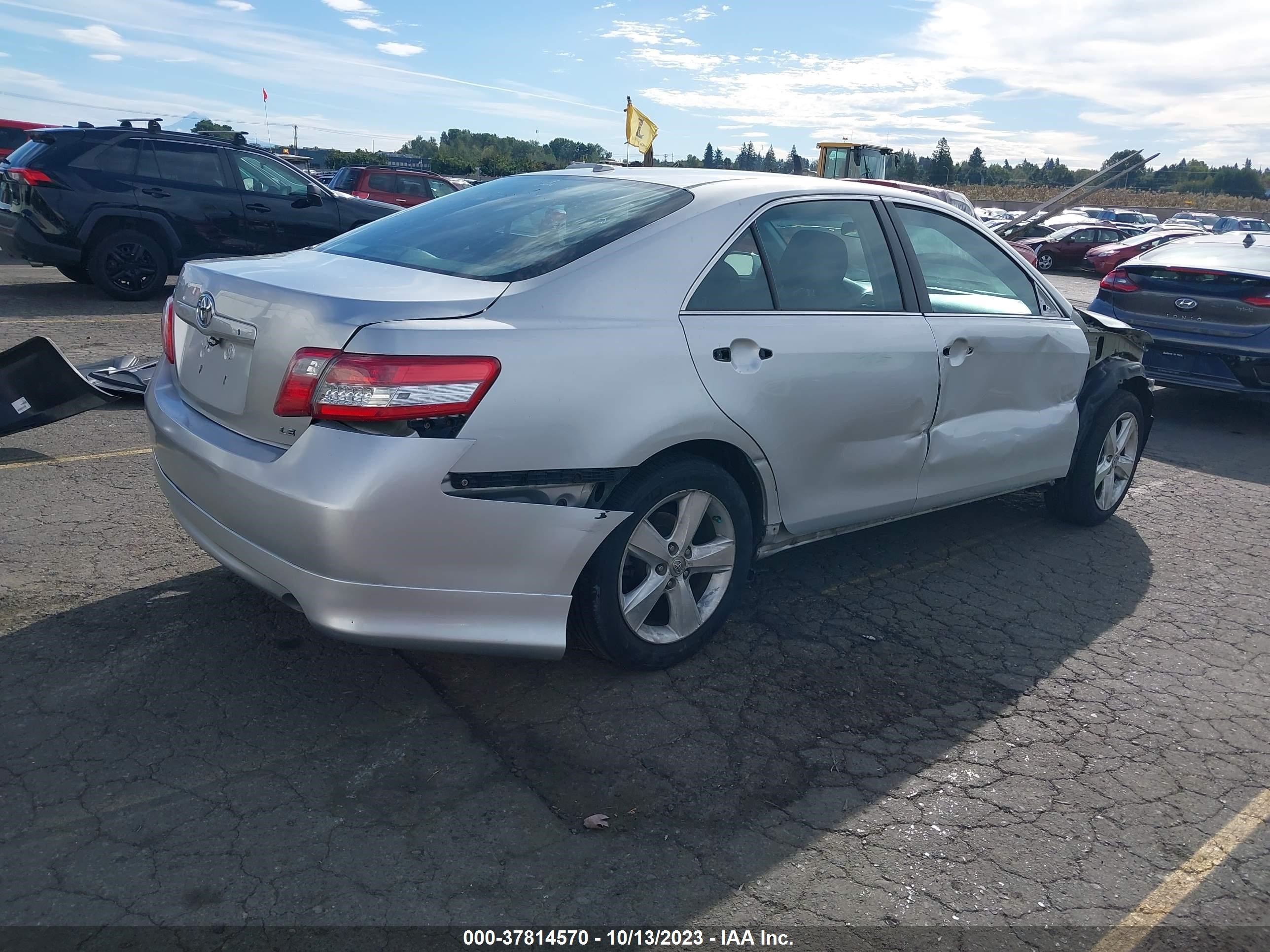 Photo 3 VIN: 4T1BF3EK1AU018418 - TOYOTA CAMRY 