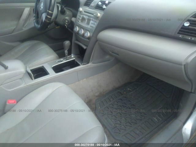 Photo 4 VIN: 4T1BF3EK1AU048230 - TOYOTA CAMRY 