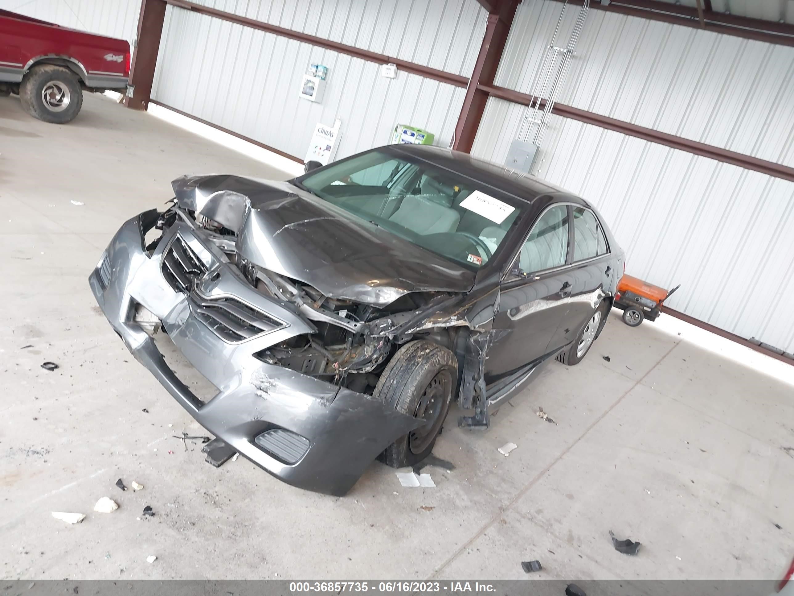 Photo 1 VIN: 4T1BF3EK1AU061320 - TOYOTA CAMRY 