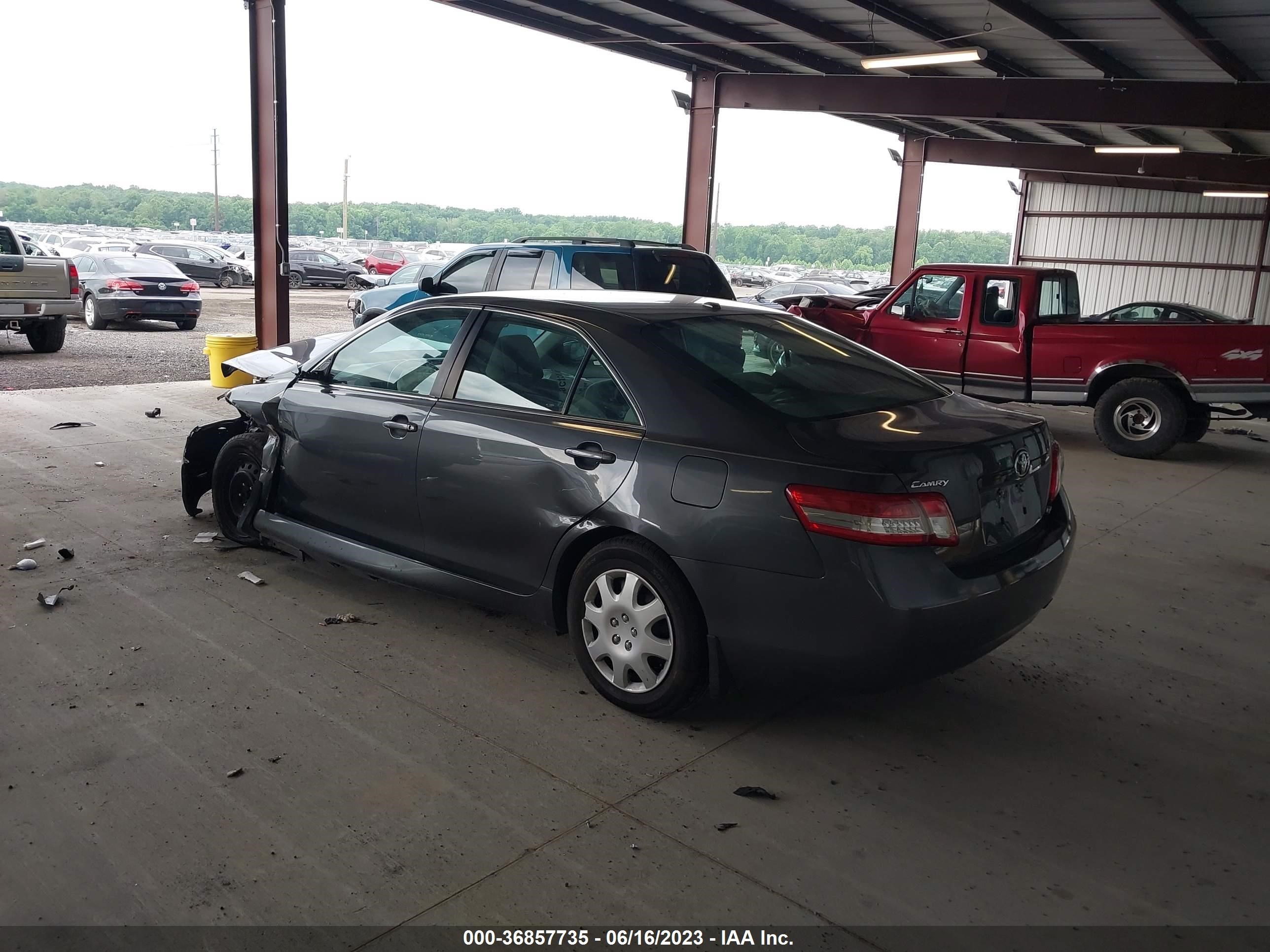 Photo 2 VIN: 4T1BF3EK1AU061320 - TOYOTA CAMRY 