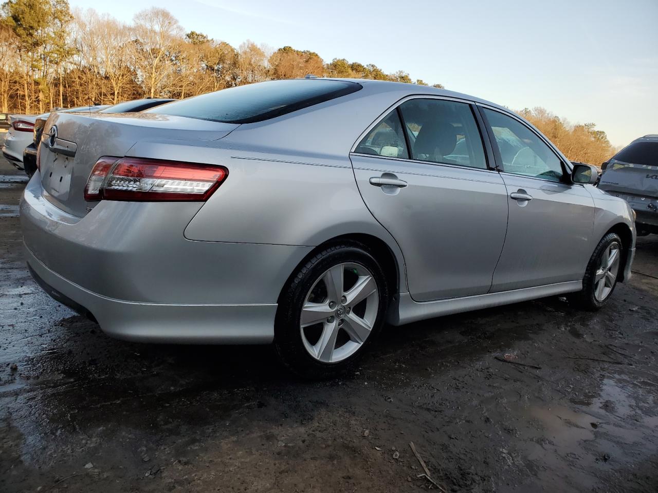 Photo 2 VIN: 4T1BF3EK1AU081521 - TOYOTA CAMRY 