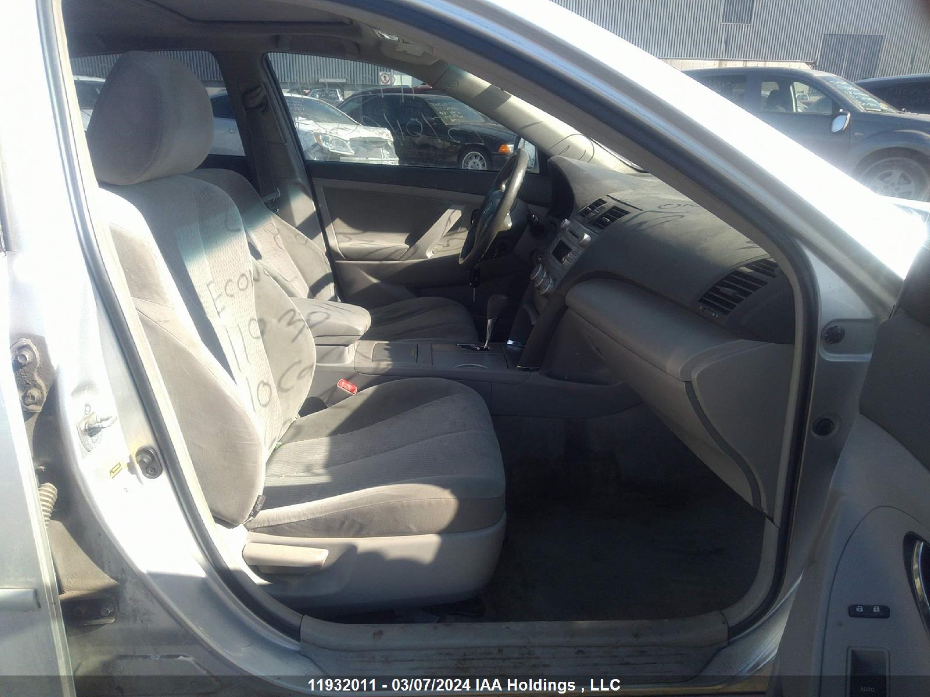 Photo 4 VIN: 4T1BF3EK1AU097878 - TOYOTA CAMRY 