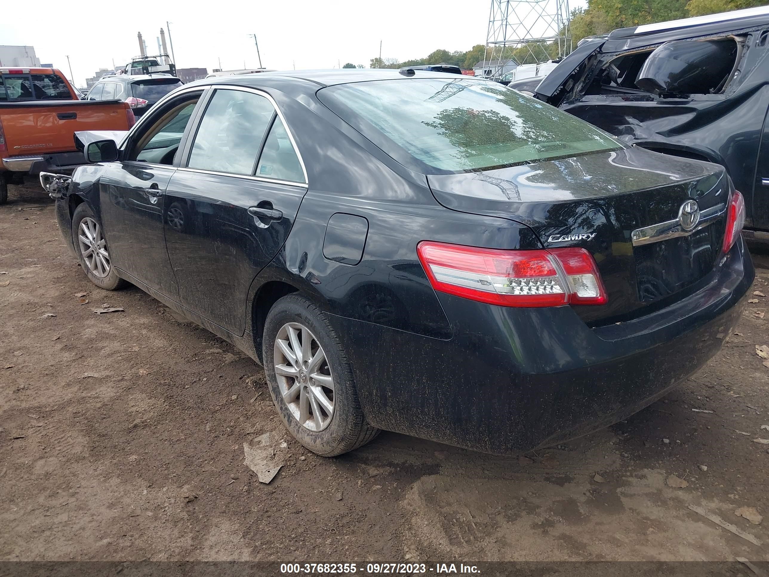 Photo 2 VIN: 4T1BF3EK1AU106434 - TOYOTA CAMRY 