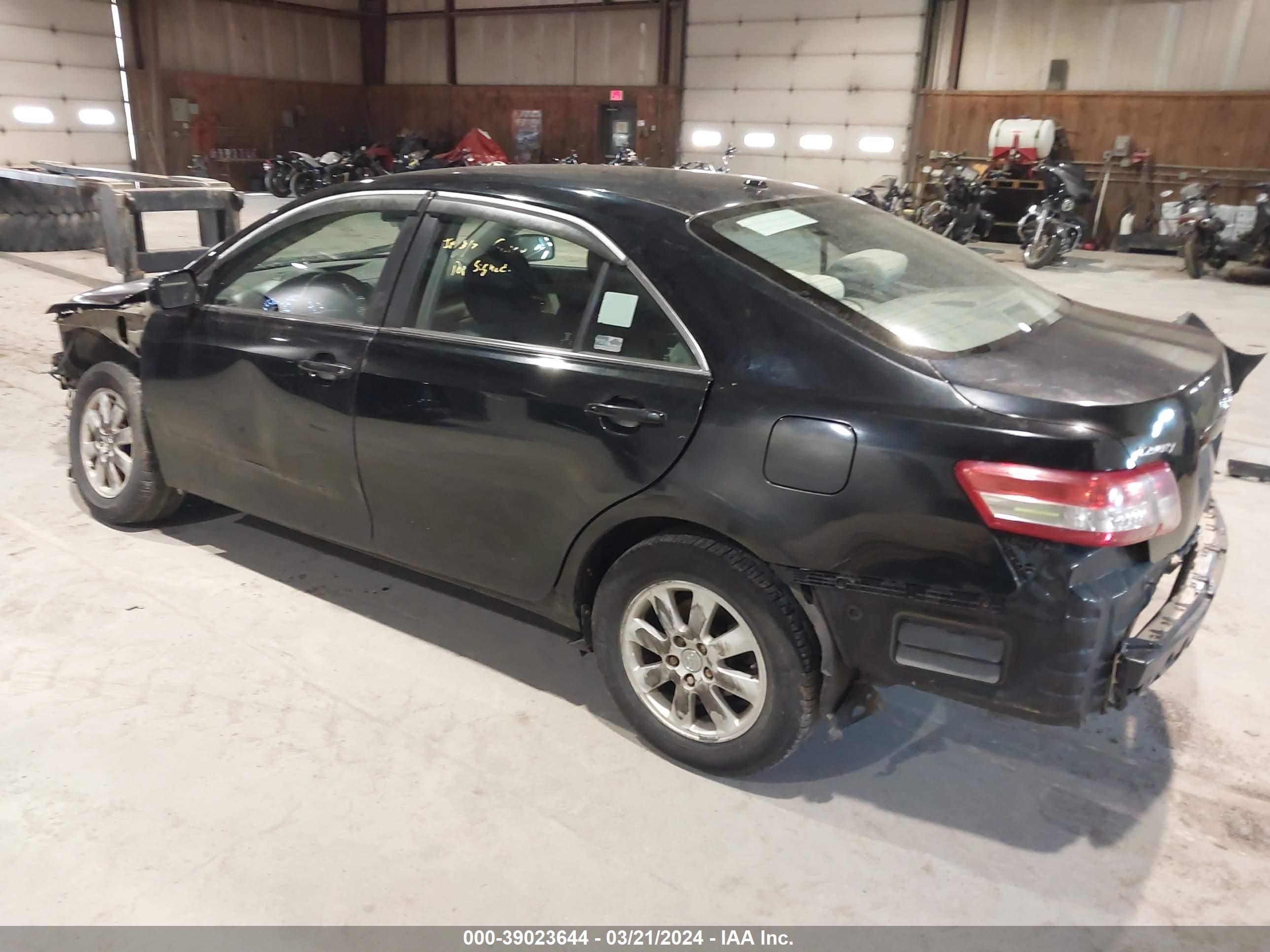 Photo 2 VIN: 4T1BF3EK1AU539252 - TOYOTA CAMRY 