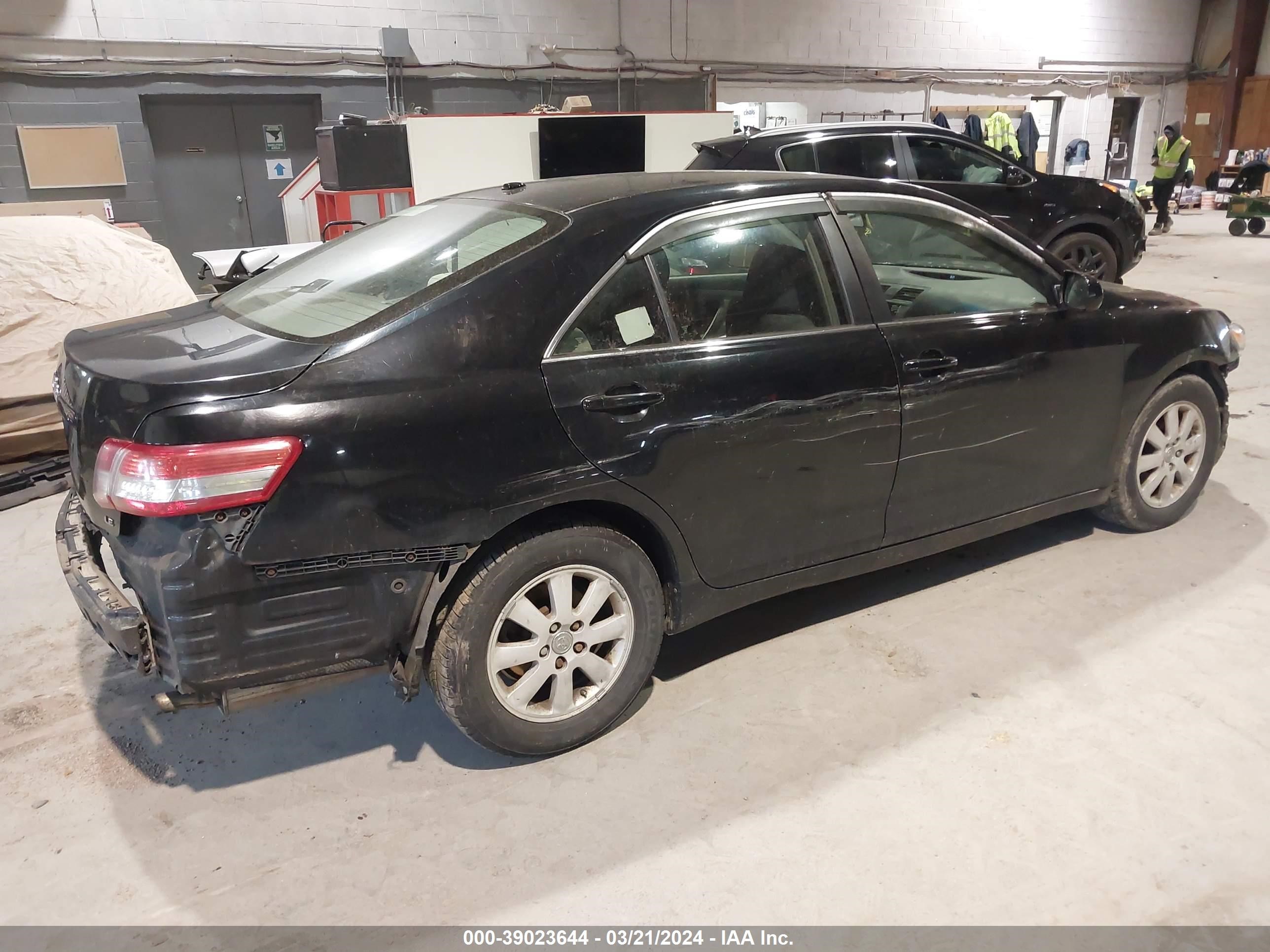 Photo 3 VIN: 4T1BF3EK1AU539252 - TOYOTA CAMRY 