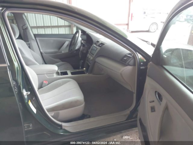 Photo 4 VIN: 4T1BF3EK1AU550915 - TOYOTA CAMRY 