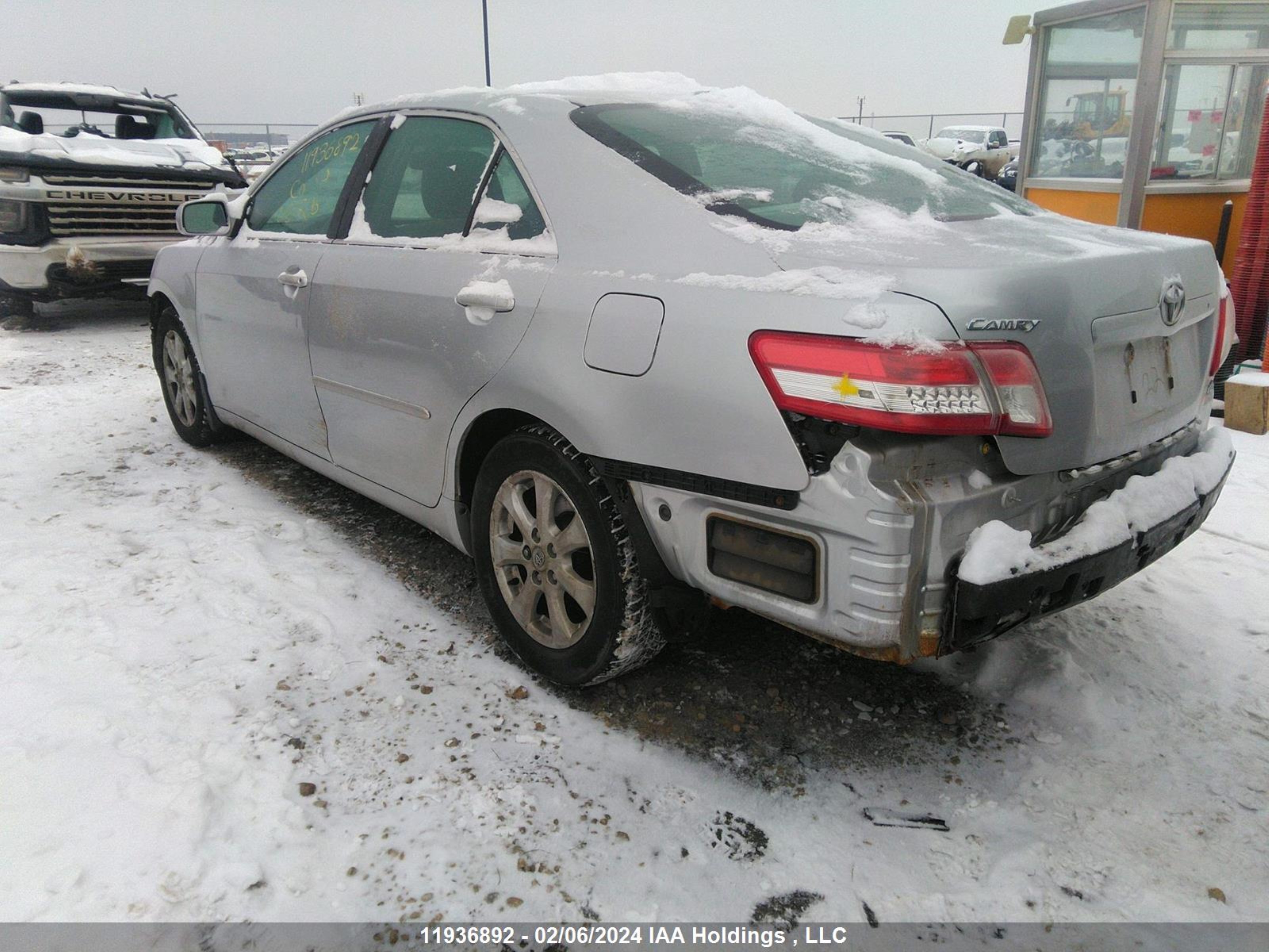 Photo 2 VIN: 4T1BF3EK1BU132114 - TOYOTA CAMRY 