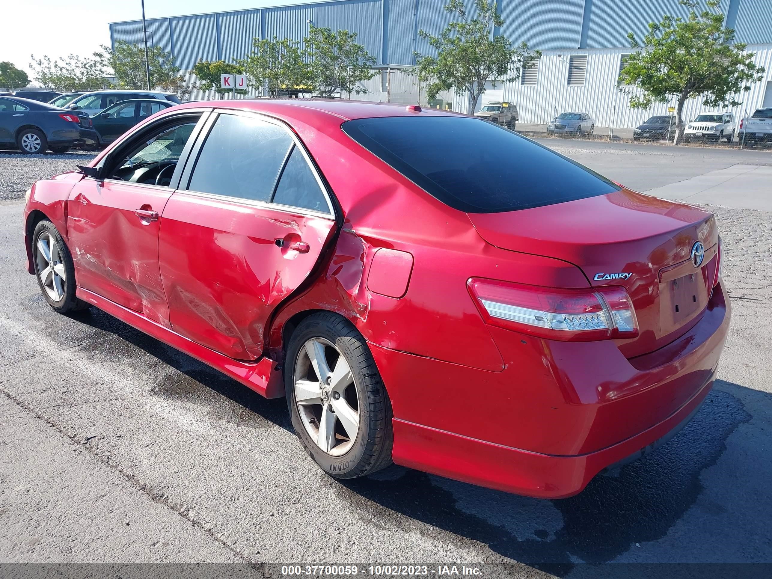 Photo 2 VIN: 4T1BF3EK1BU618485 - TOYOTA CAMRY 