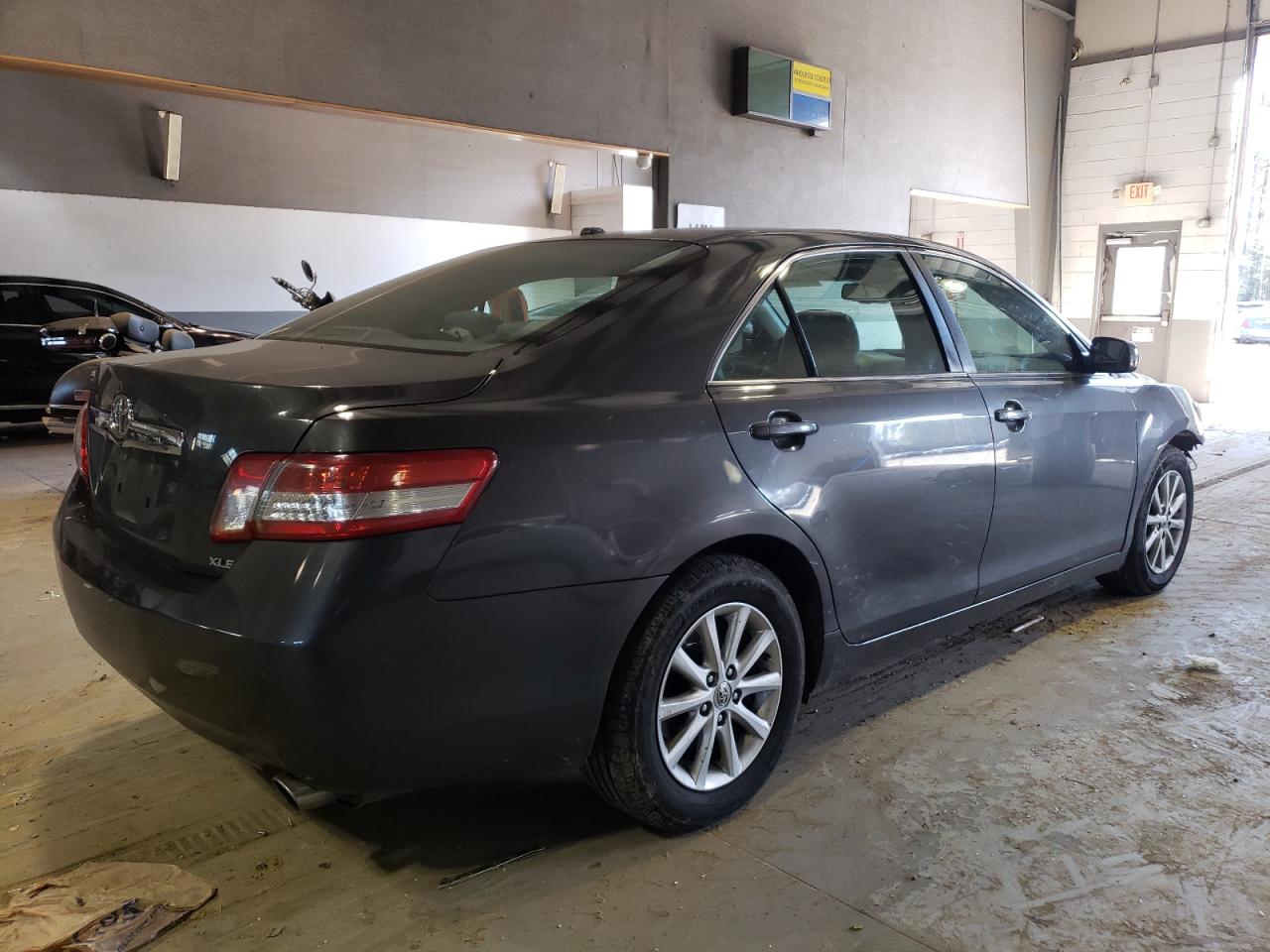 Photo 2 VIN: 4T1BF3EK1BU625727 - TOYOTA CAMRY 