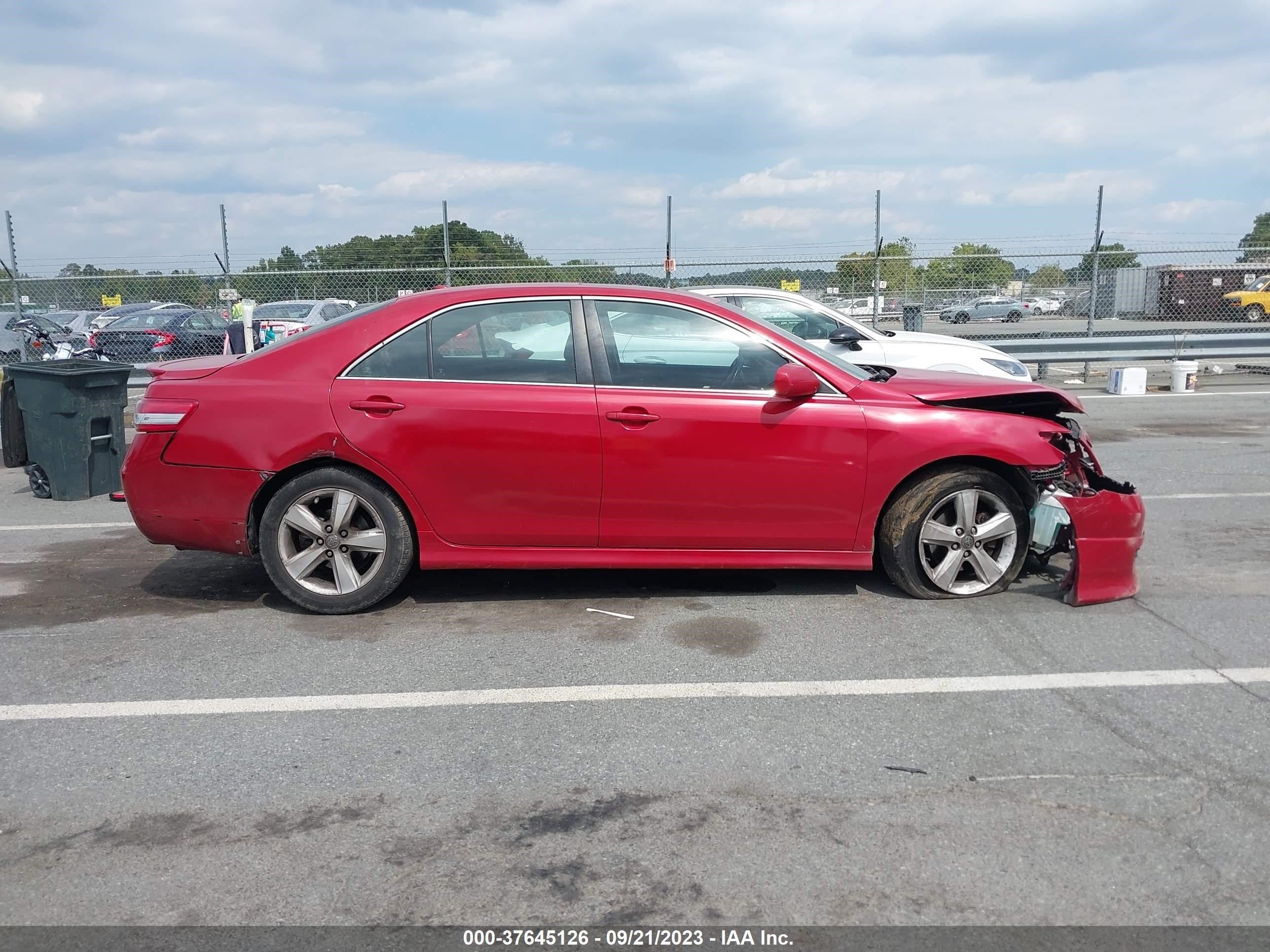 Photo 11 VIN: 4T1BF3EK1BU665998 - TOYOTA CAMRY 