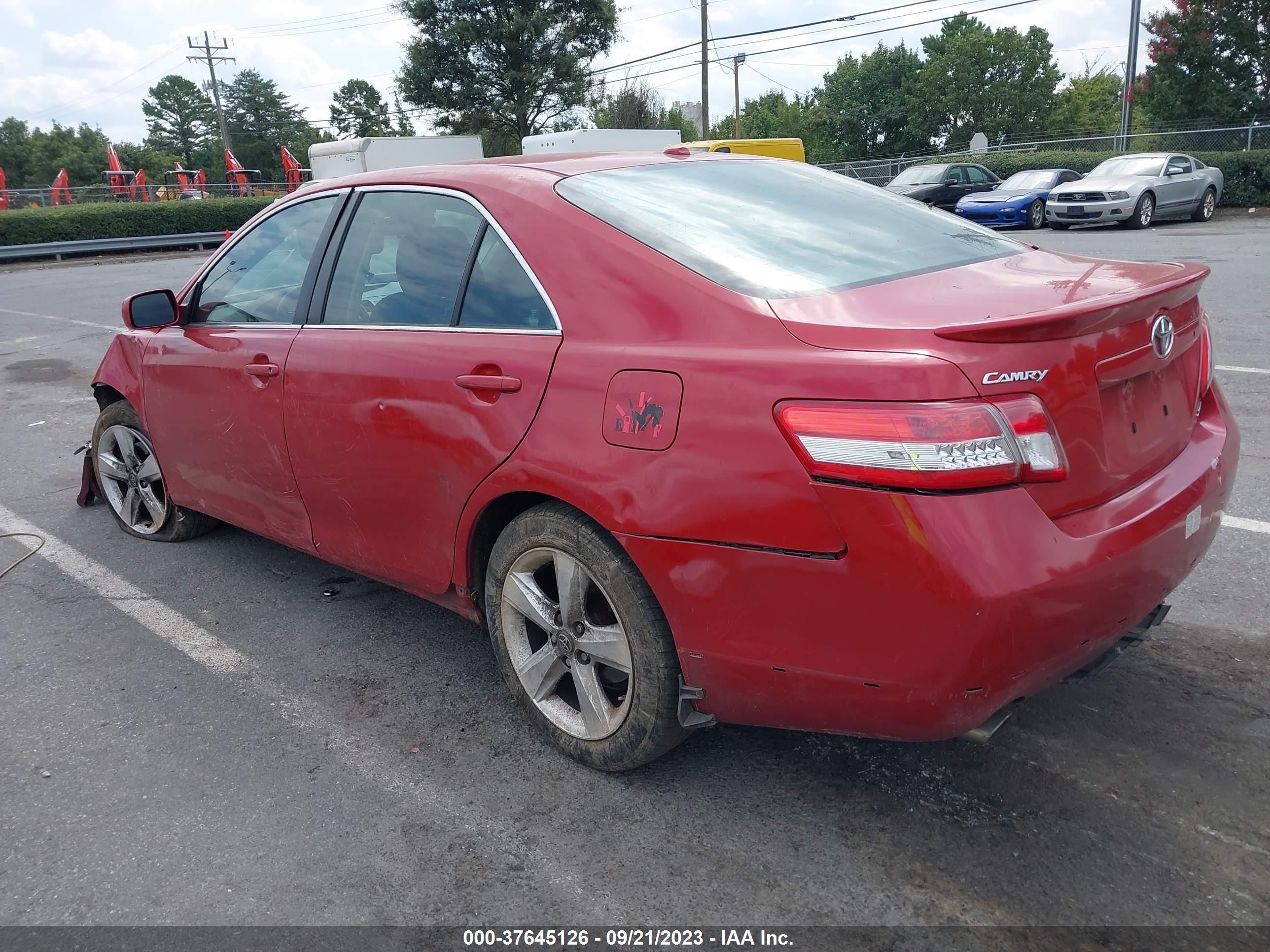 Photo 2 VIN: 4T1BF3EK1BU665998 - TOYOTA CAMRY 