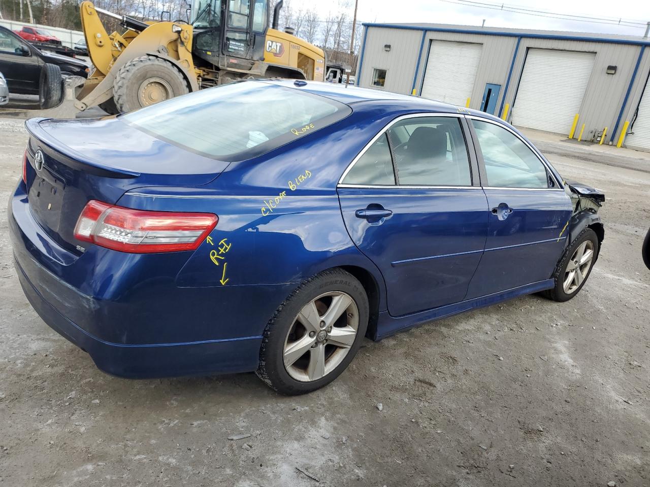 Photo 2 VIN: 4T1BF3EK2BU581723 - TOYOTA CAMRY 