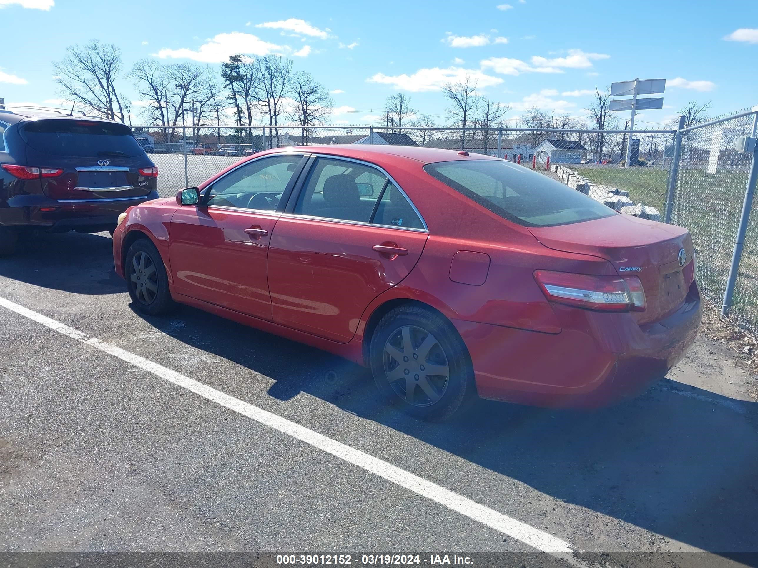 Photo 2 VIN: 4T1BF3EK2BU597579 - TOYOTA CAMRY 