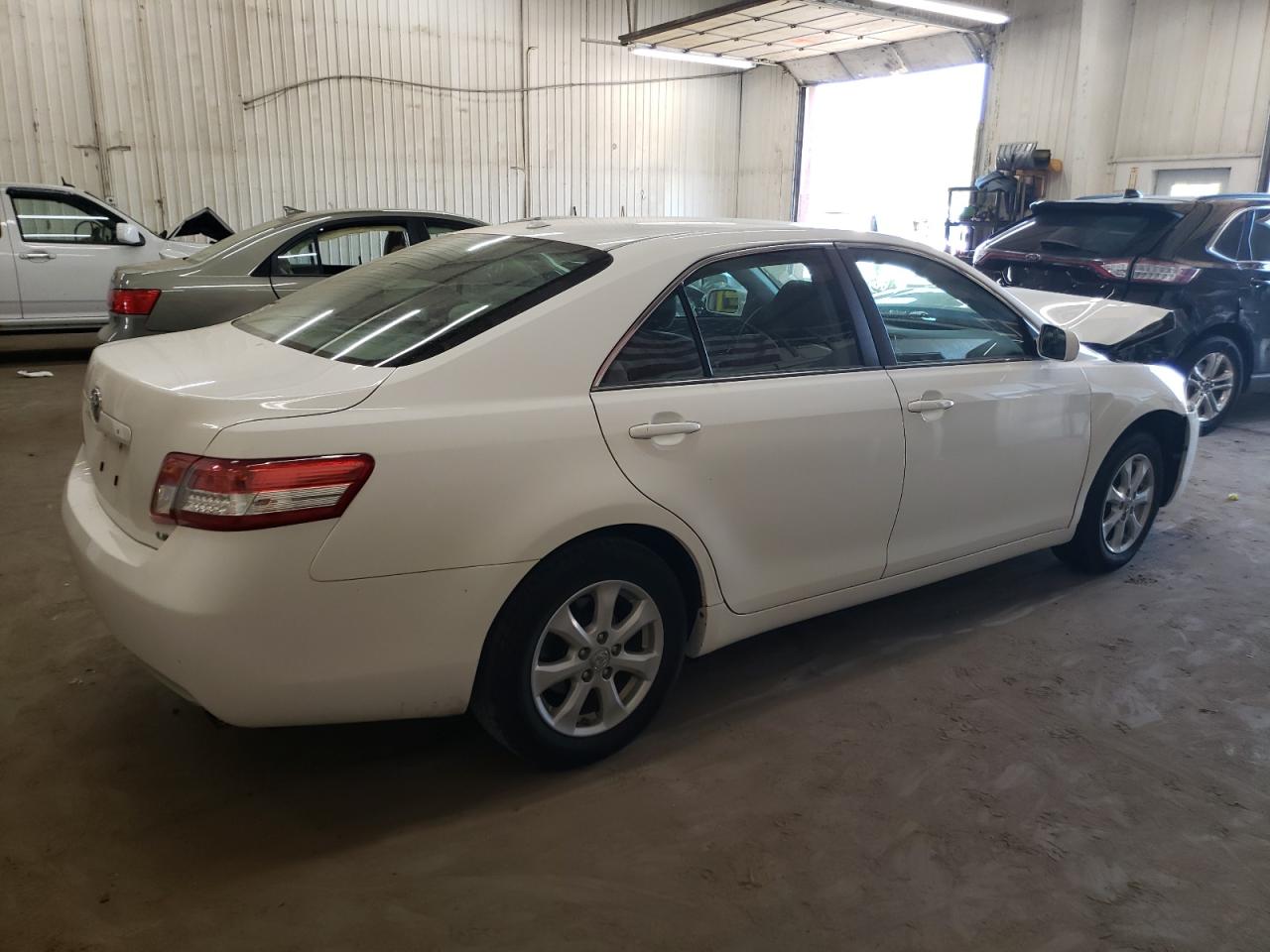 Photo 2 VIN: 4T1BF3EK2BU614381 - TOYOTA CAMRY 