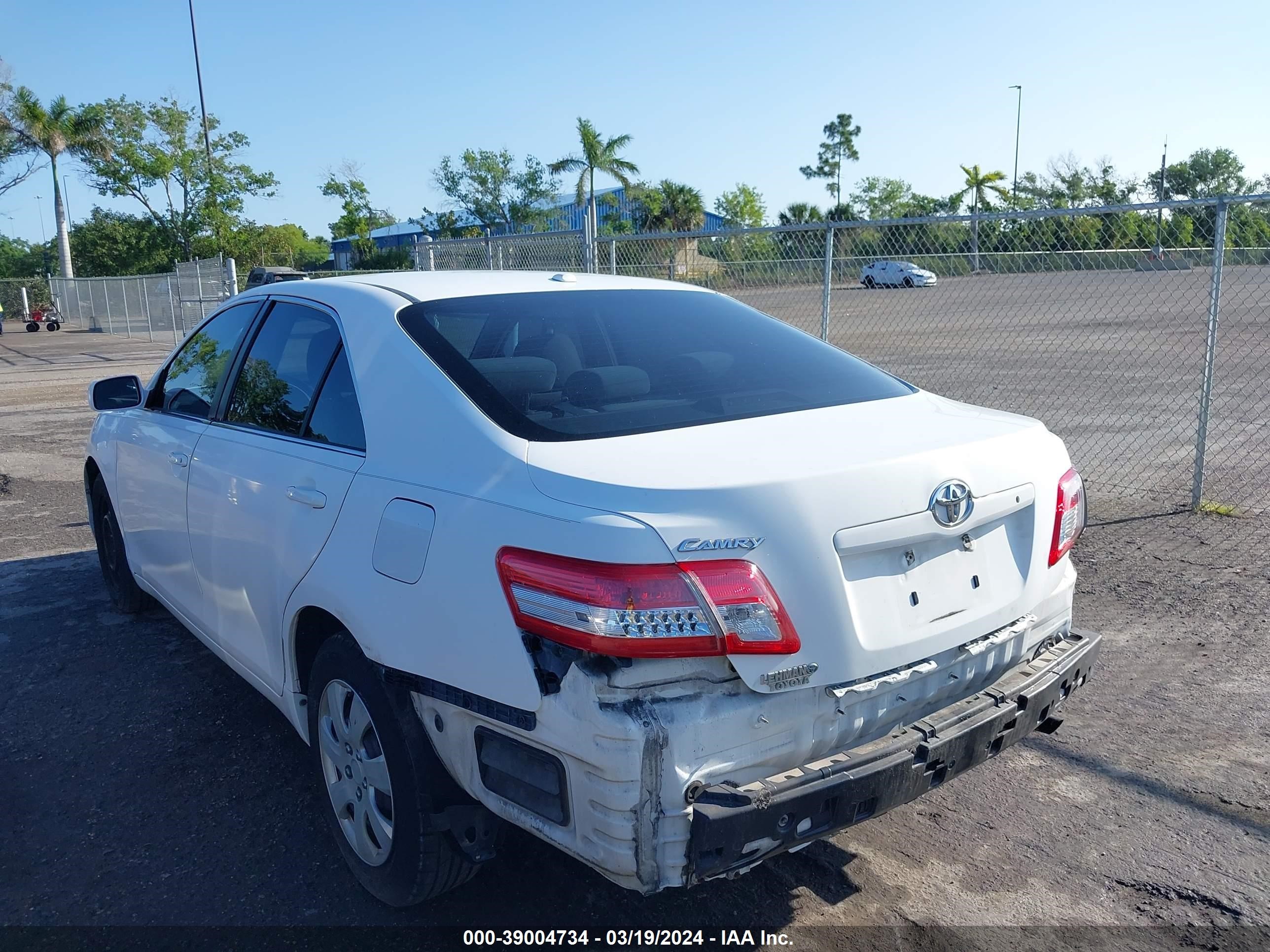 Photo 2 VIN: 4T1BF3EK2BU624456 - TOYOTA CAMRY 