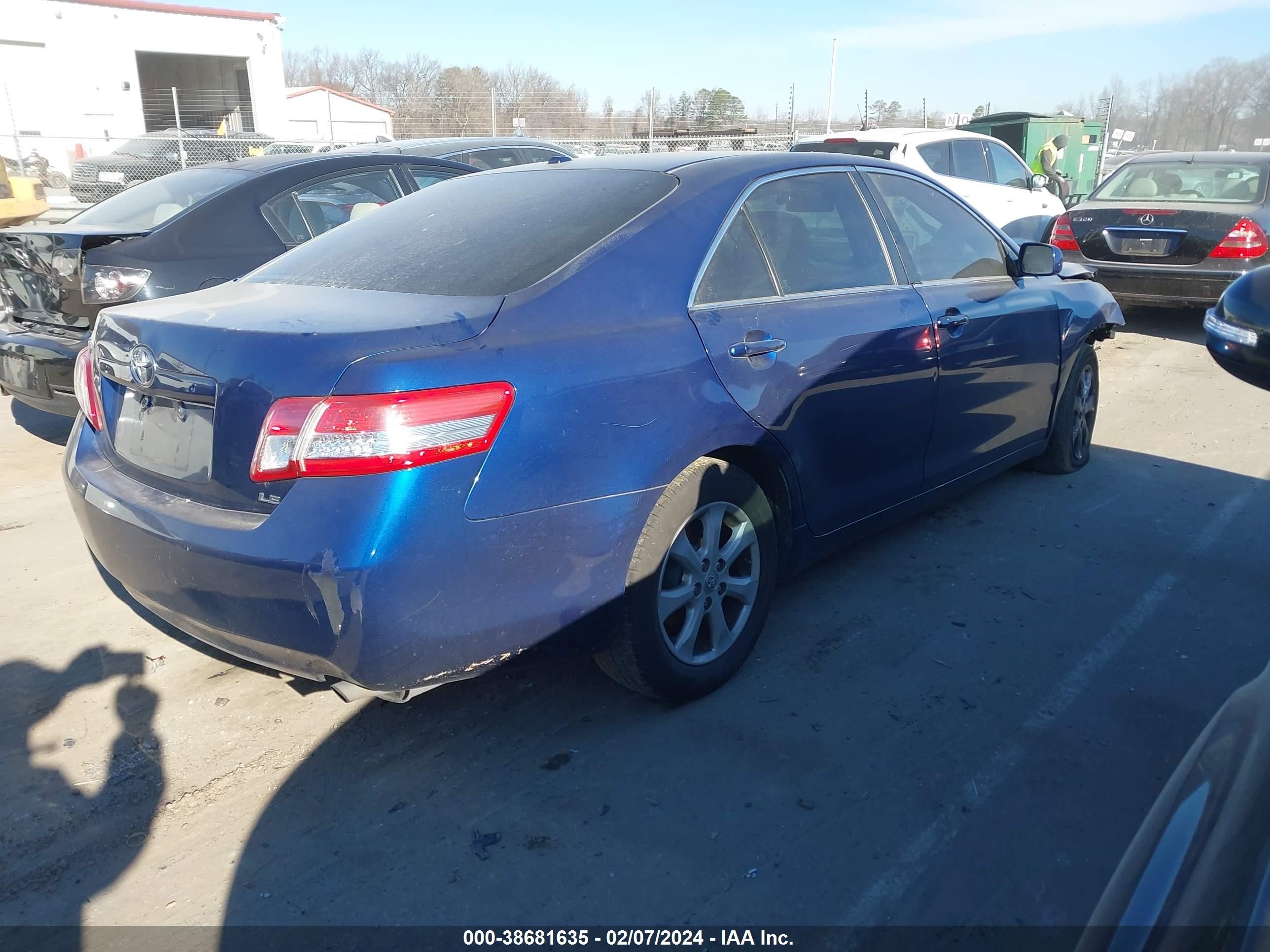 Photo 3 VIN: 4T1BF3EK2BU626028 - TOYOTA CAMRY 