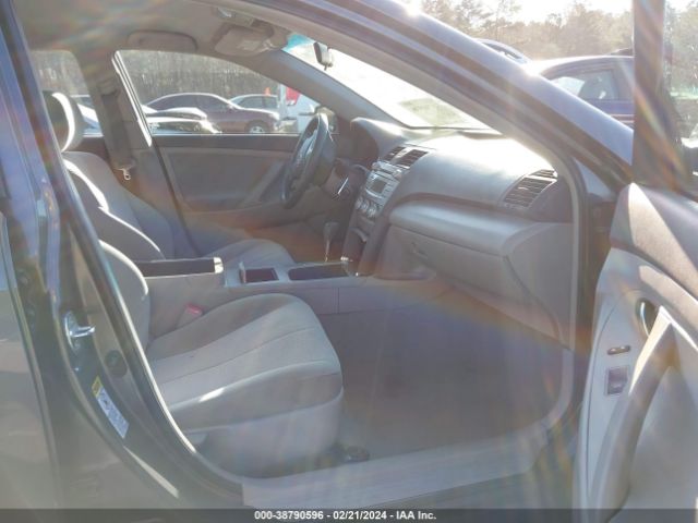 Photo 4 VIN: 4T1BF3EK2BU646909 - TOYOTA CAMRY 