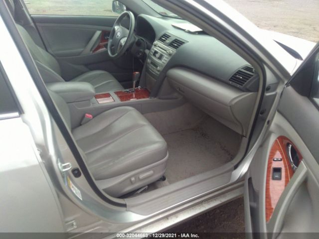 Photo 4 VIN: 4T1BF3EK3AU033972 - TOYOTA CAMRY 