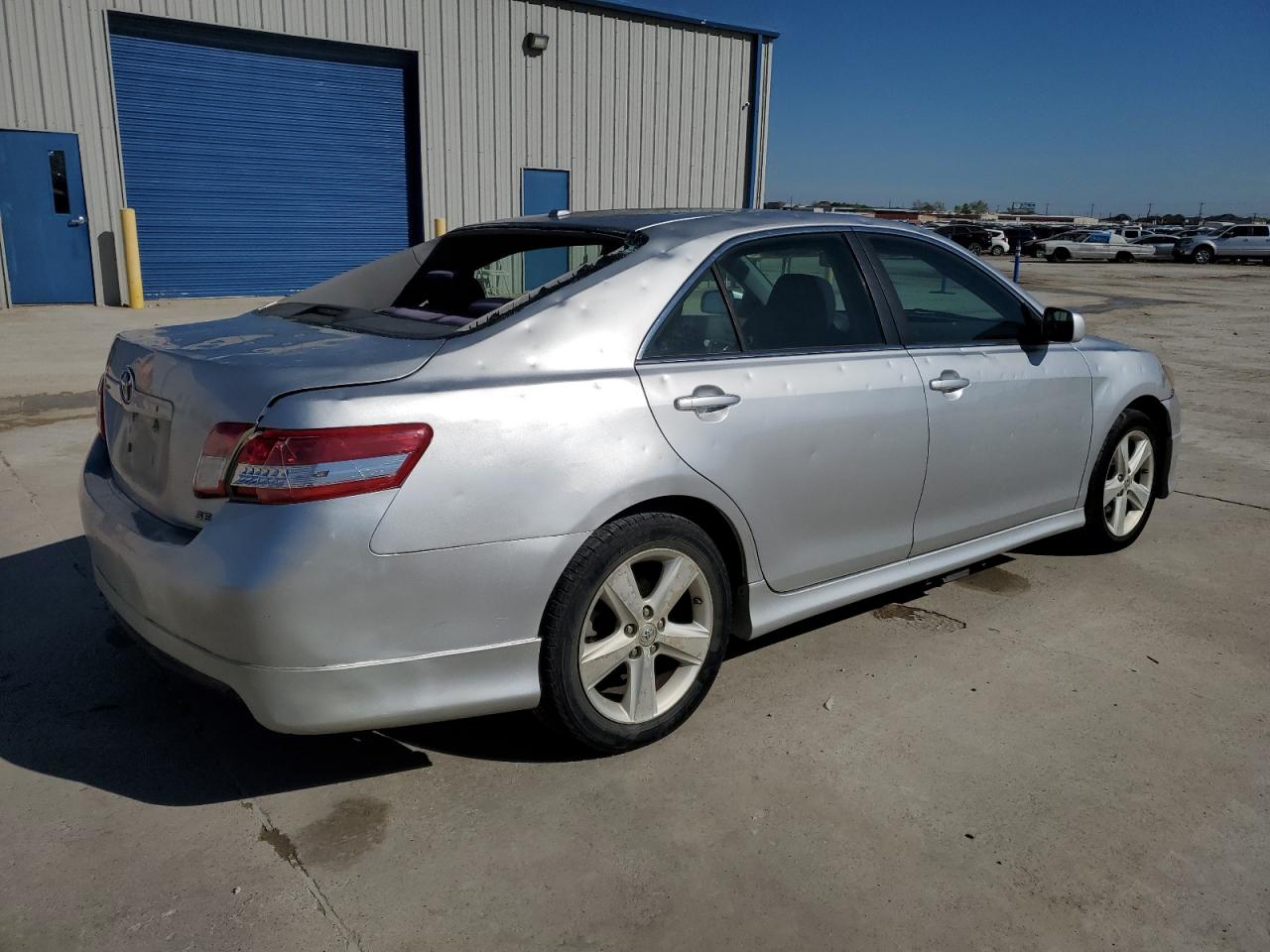 Photo 2 VIN: 4T1BF3EK3AU039562 - TOYOTA CAMRY BASE 