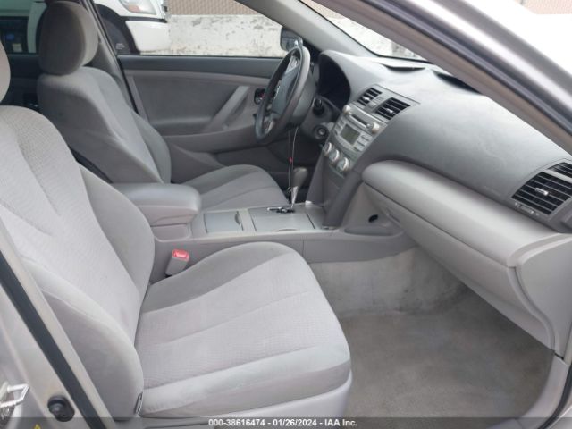 Photo 4 VIN: 4T1BF3EK3AU089877 - TOYOTA CAMRY 